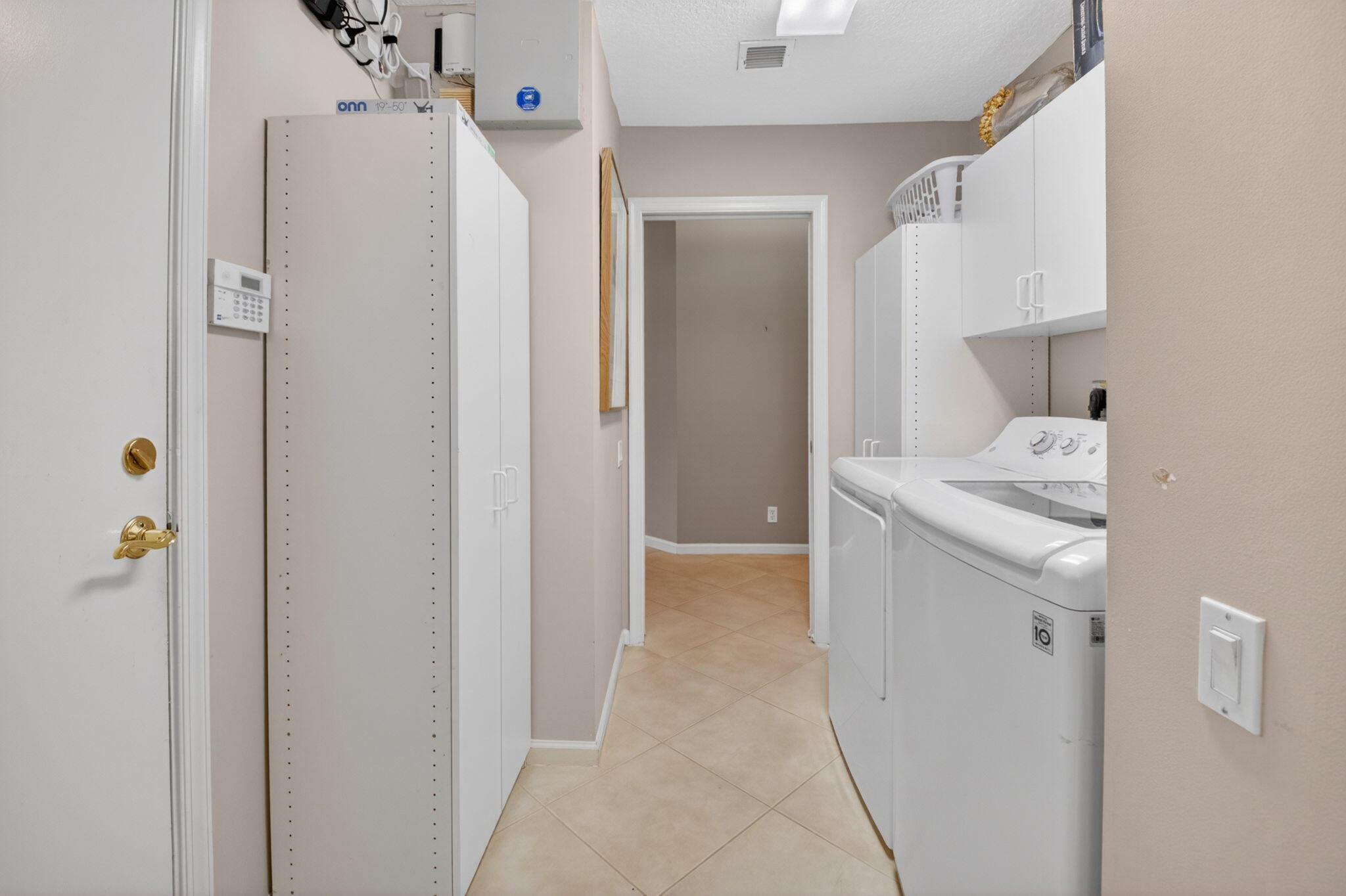 CASCADE LAKES - Residential Lease