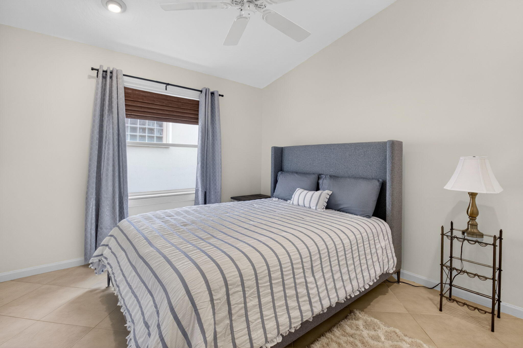 CASCADE LAKES - Residential Lease