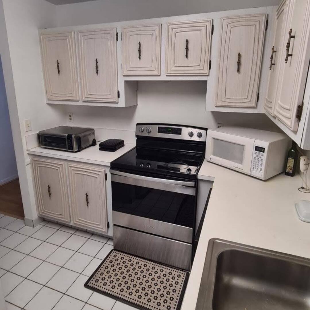 PALM GREENS AT VILLA DEL RAY CONDO II - Residential Lease