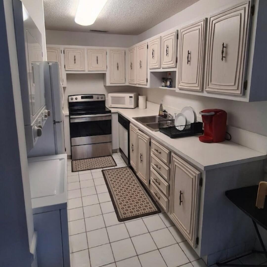PALM GREENS AT VILLA DEL RAY CONDO II - Residential Lease