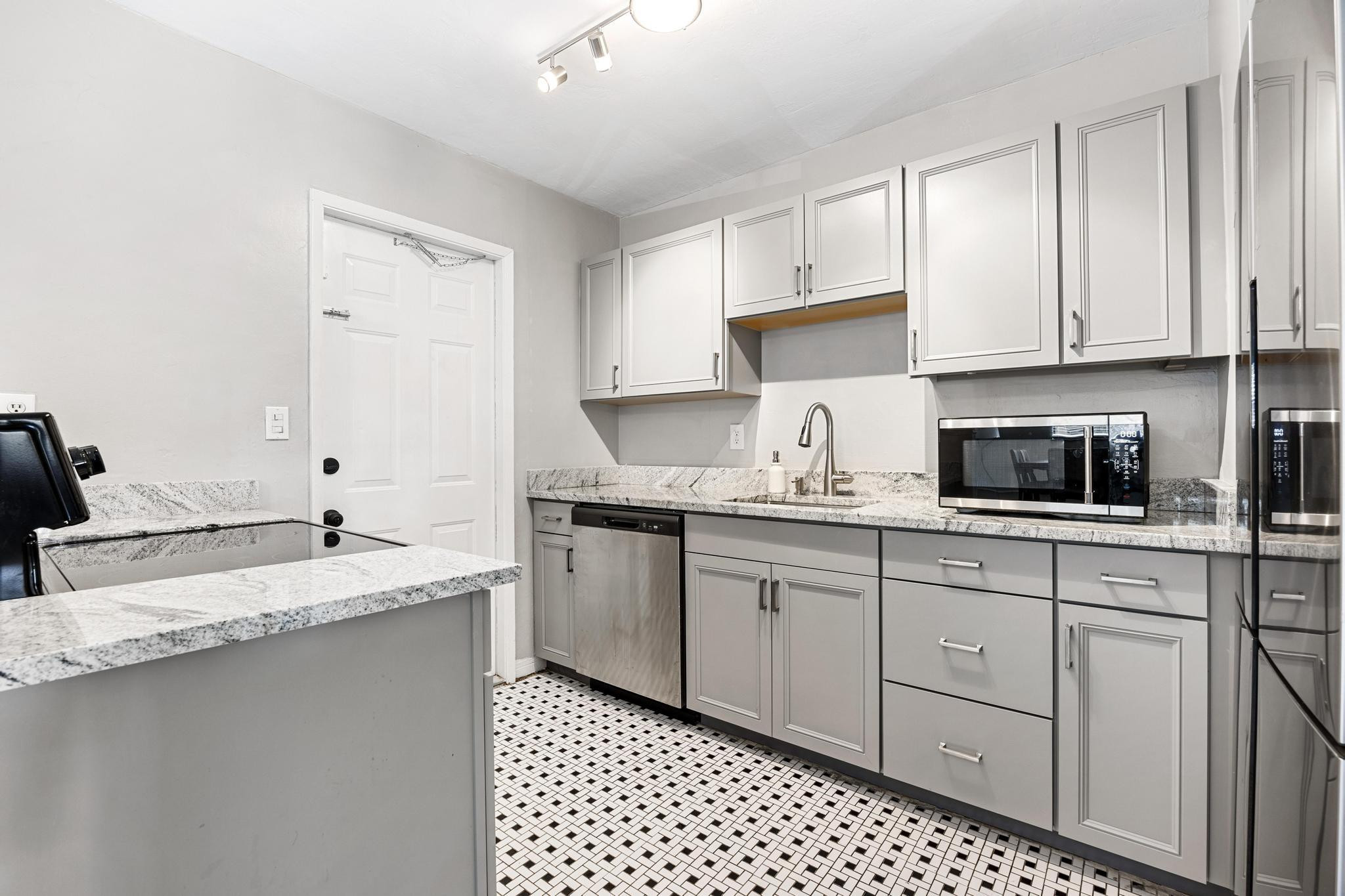 BOULEVARD ESTATES AMEN - Residential