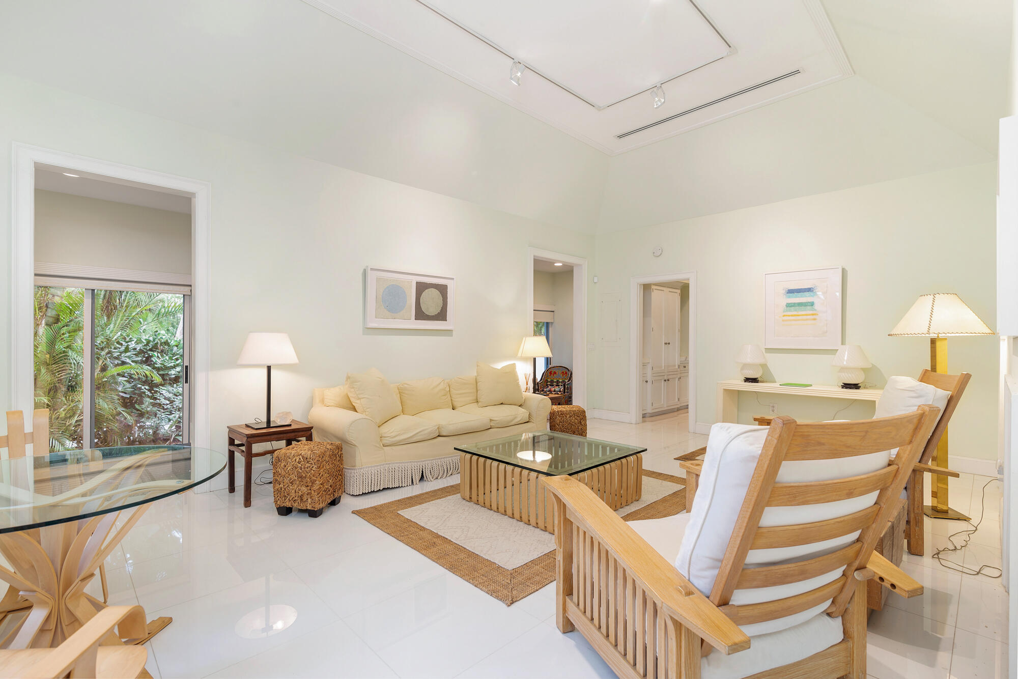 PLAZA PL IN - Residential