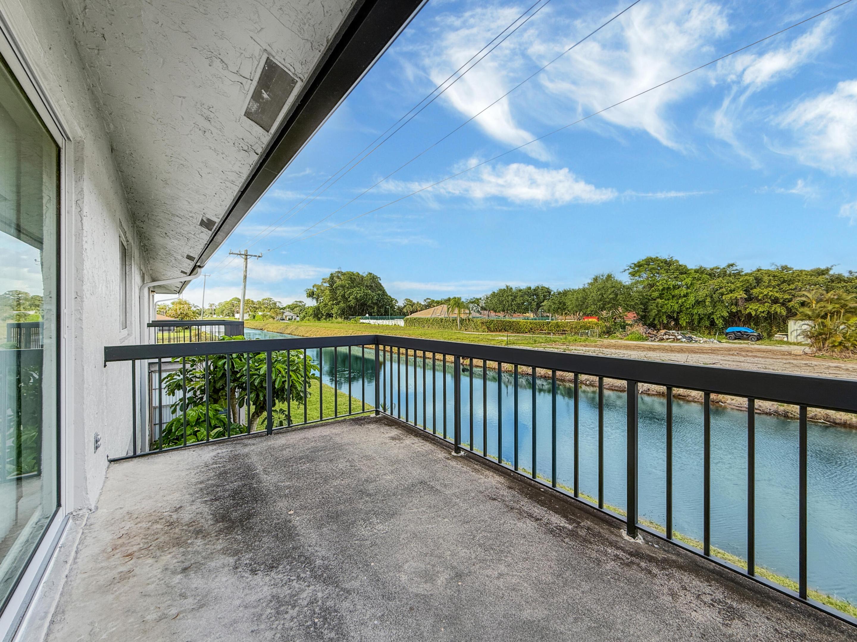 PALM GREENS AT VILLA DEL RAY CONDO II - Residential