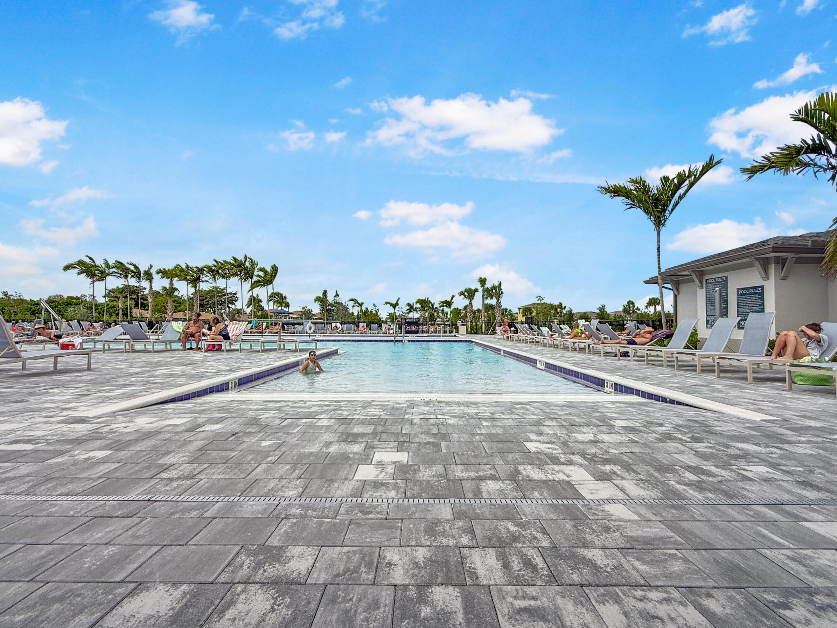PALM GREENS AT VILLA DEL RAY CONDO II - Residential
