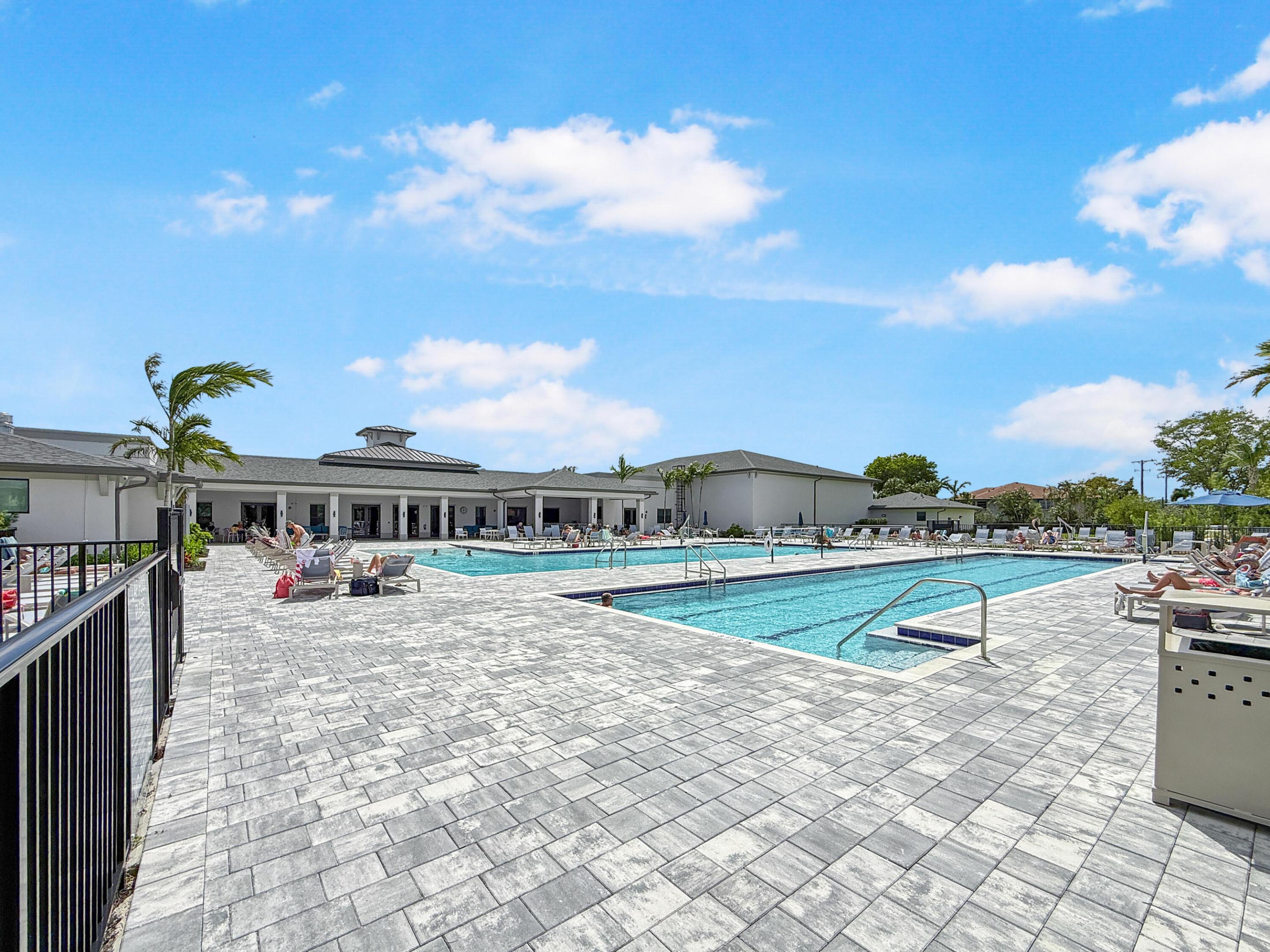 PALM GREENS AT VILLA DEL RAY CONDO II - Residential