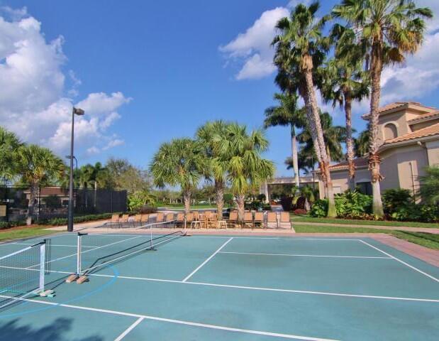 VALENCIA PALMS 3 - Residential