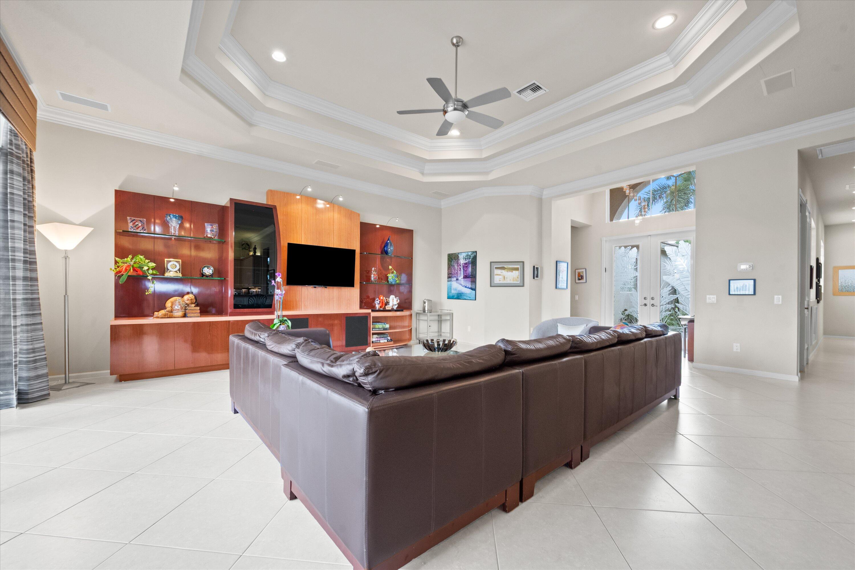 VALENCIA PALMS 3 - Residential