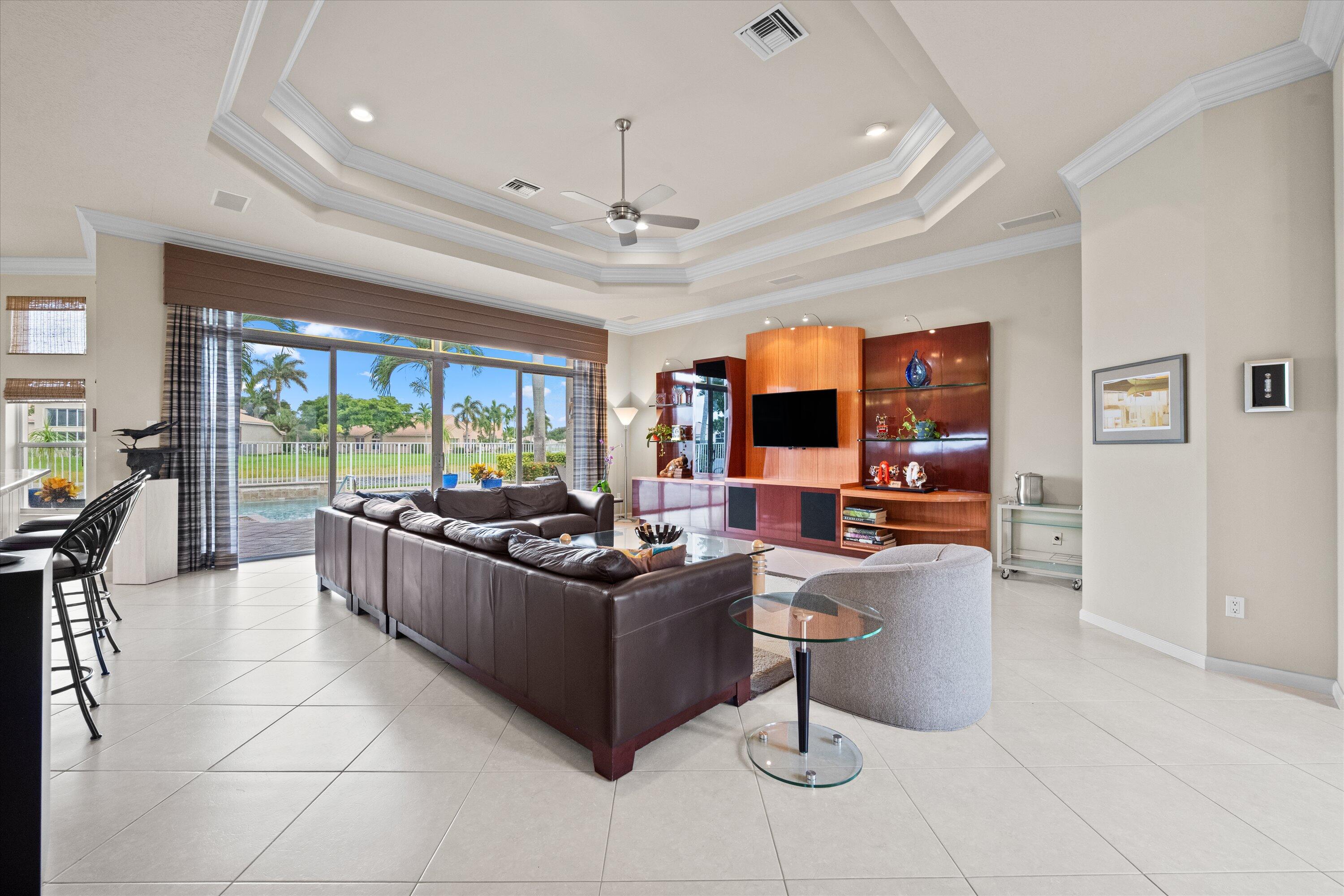 VALENCIA PALMS 3 - Residential