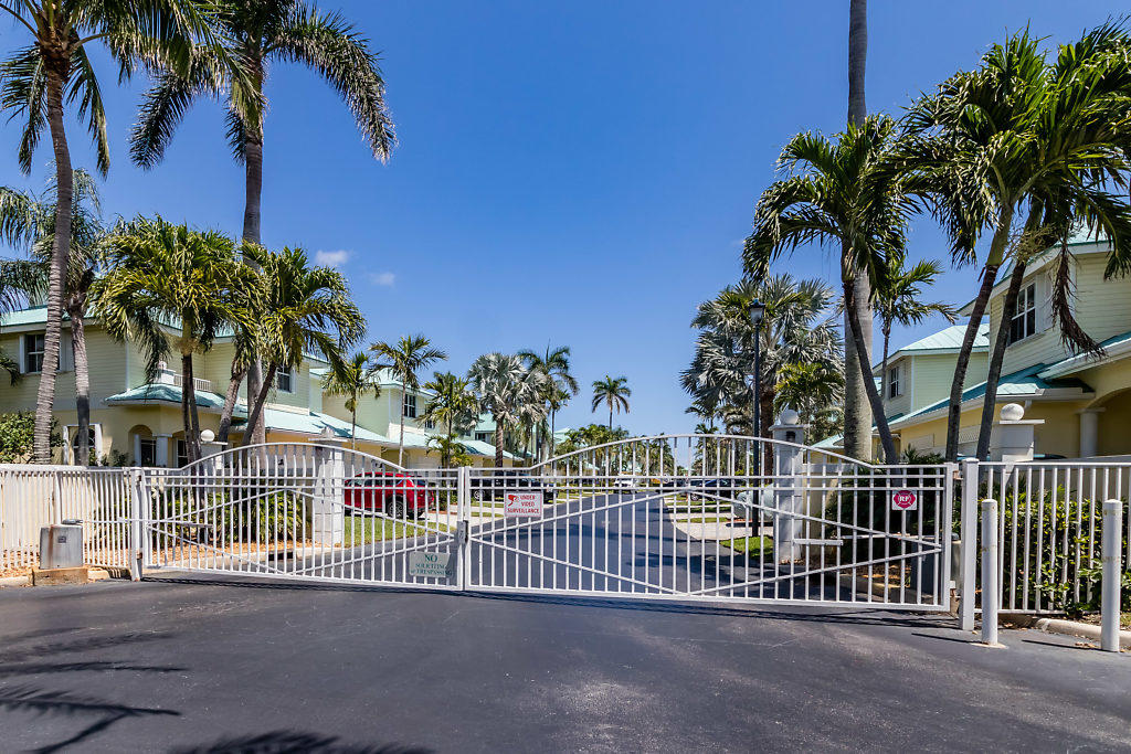 BAREFOOT COVE TOWNHOMES - Residential