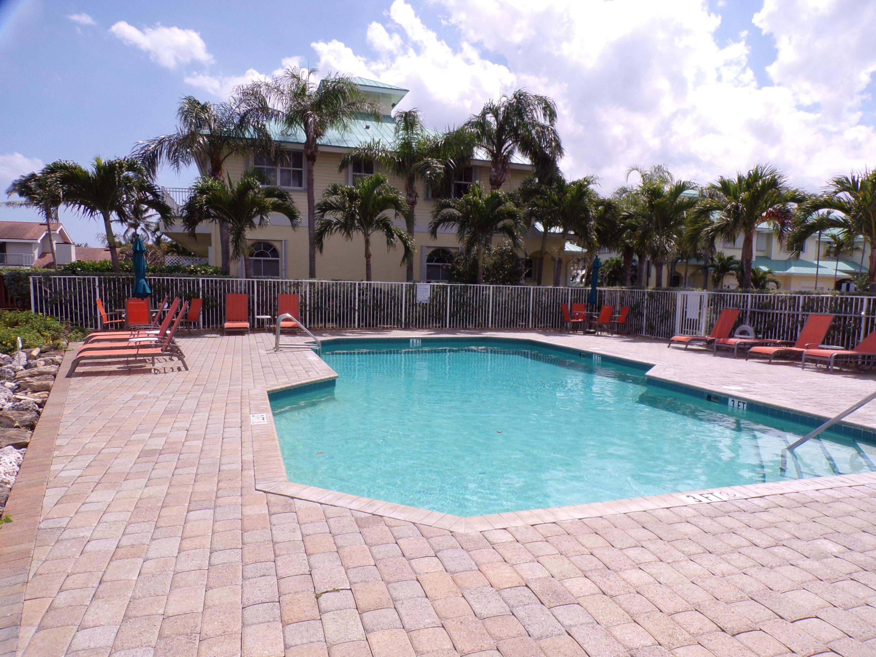 BAREFOOT COVE TOWNHOMES - Residential