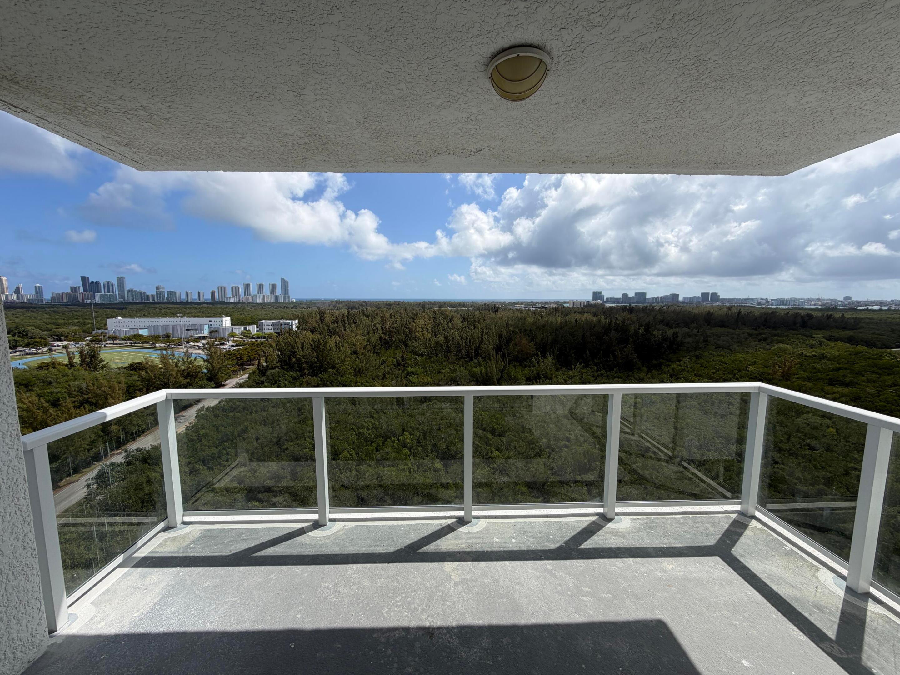 THE OAKS I CONDO - Residential