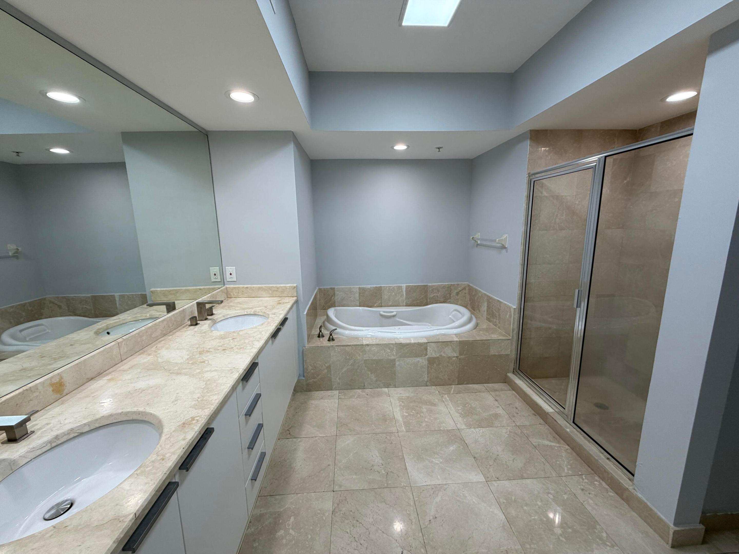 THE OAKS I CONDO - Residential