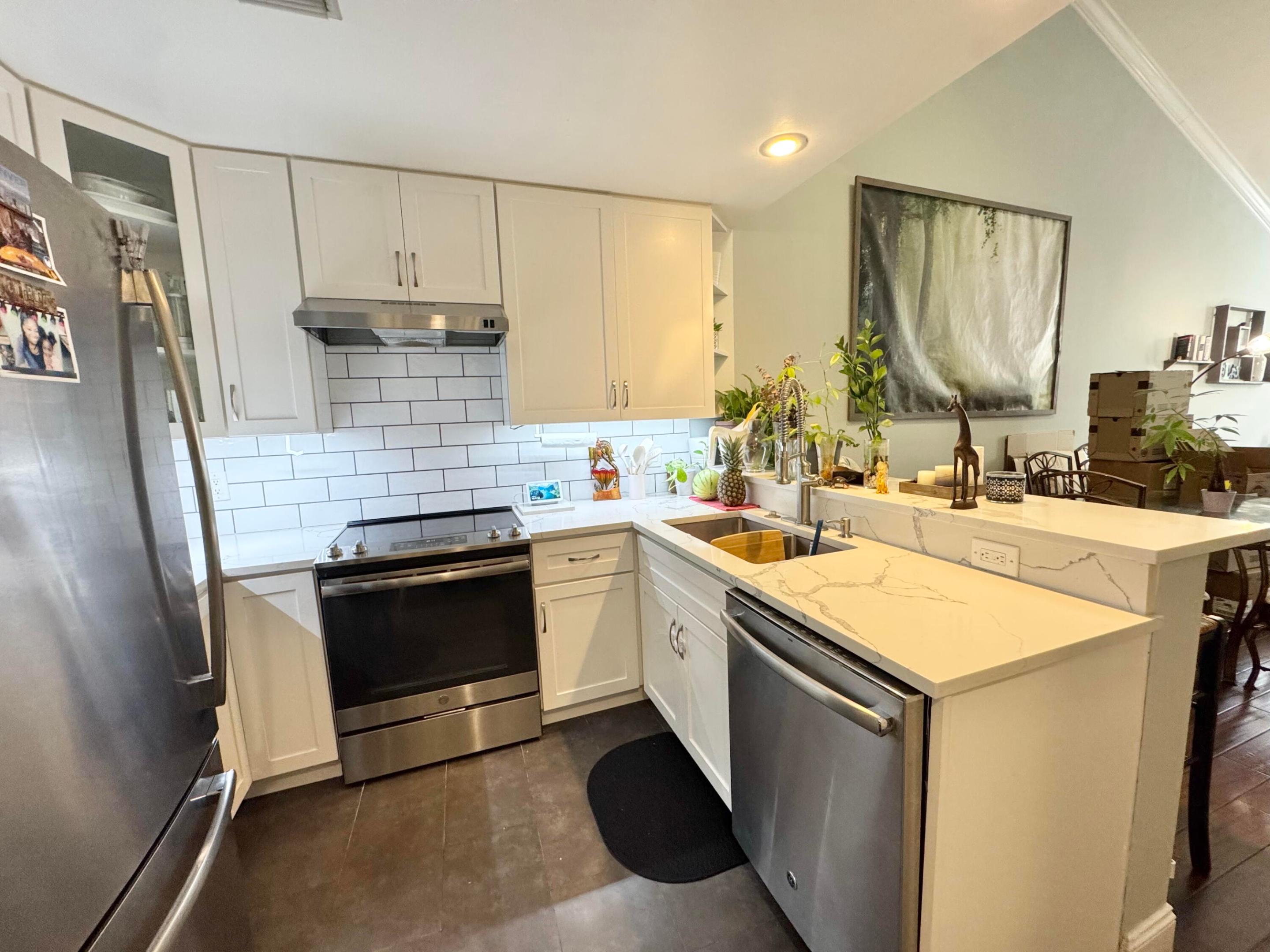 ROCK ISLAND LAND CORP - Residential Lease