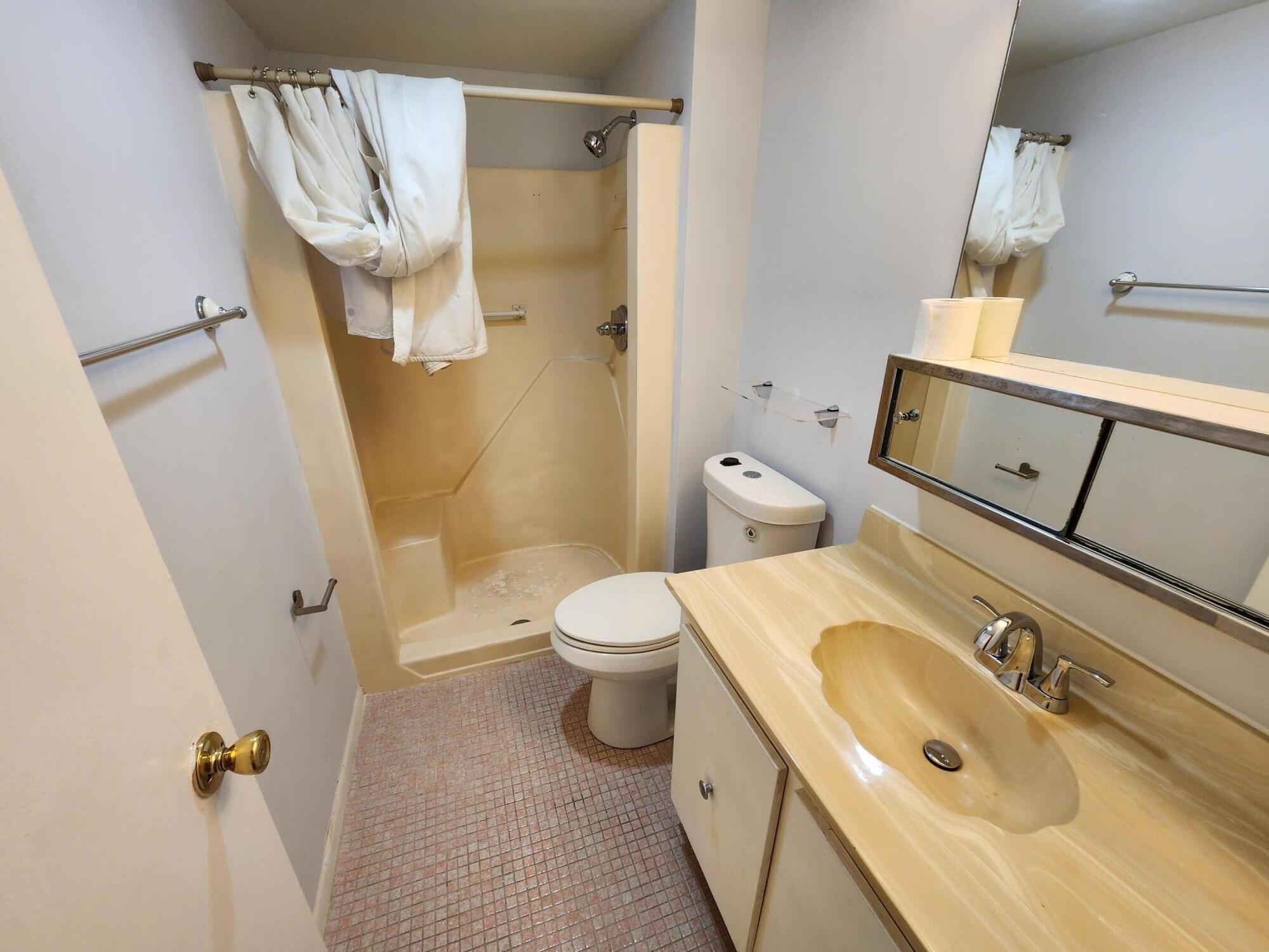 GOLDEN LAKES VILLAGE CONDO 1 THRU 13-A - Residential Lease