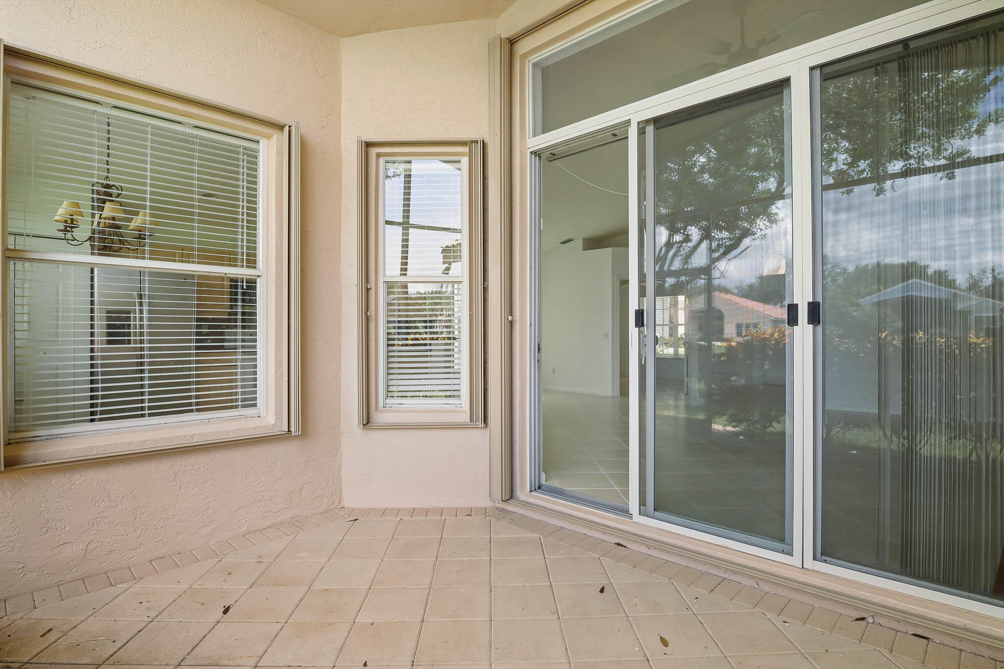 VALENCIA ISLES 3 - Residential