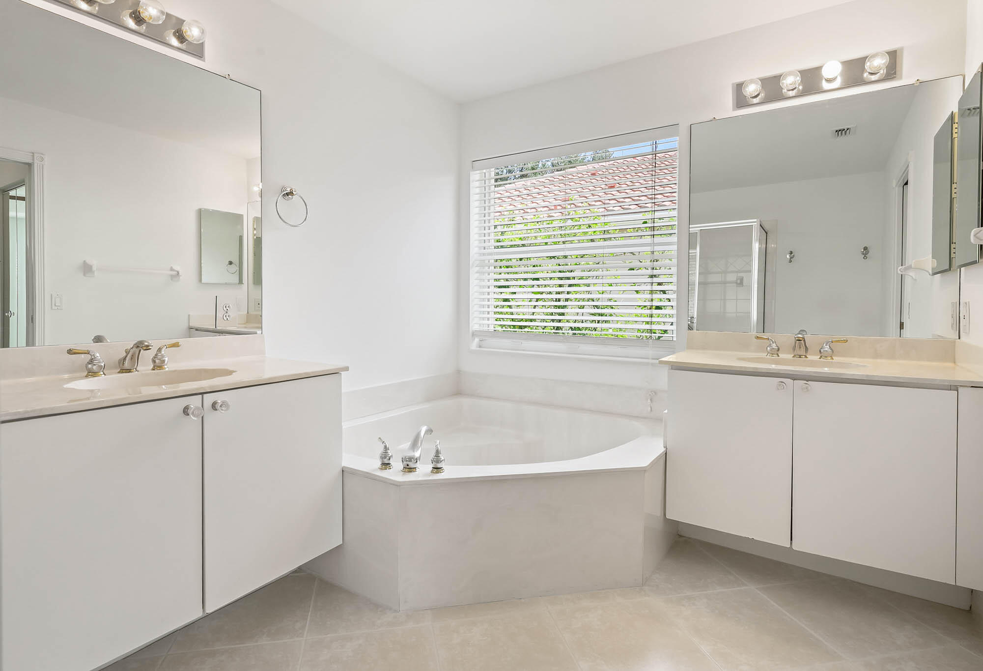 VALENCIA ISLES 3 - Residential