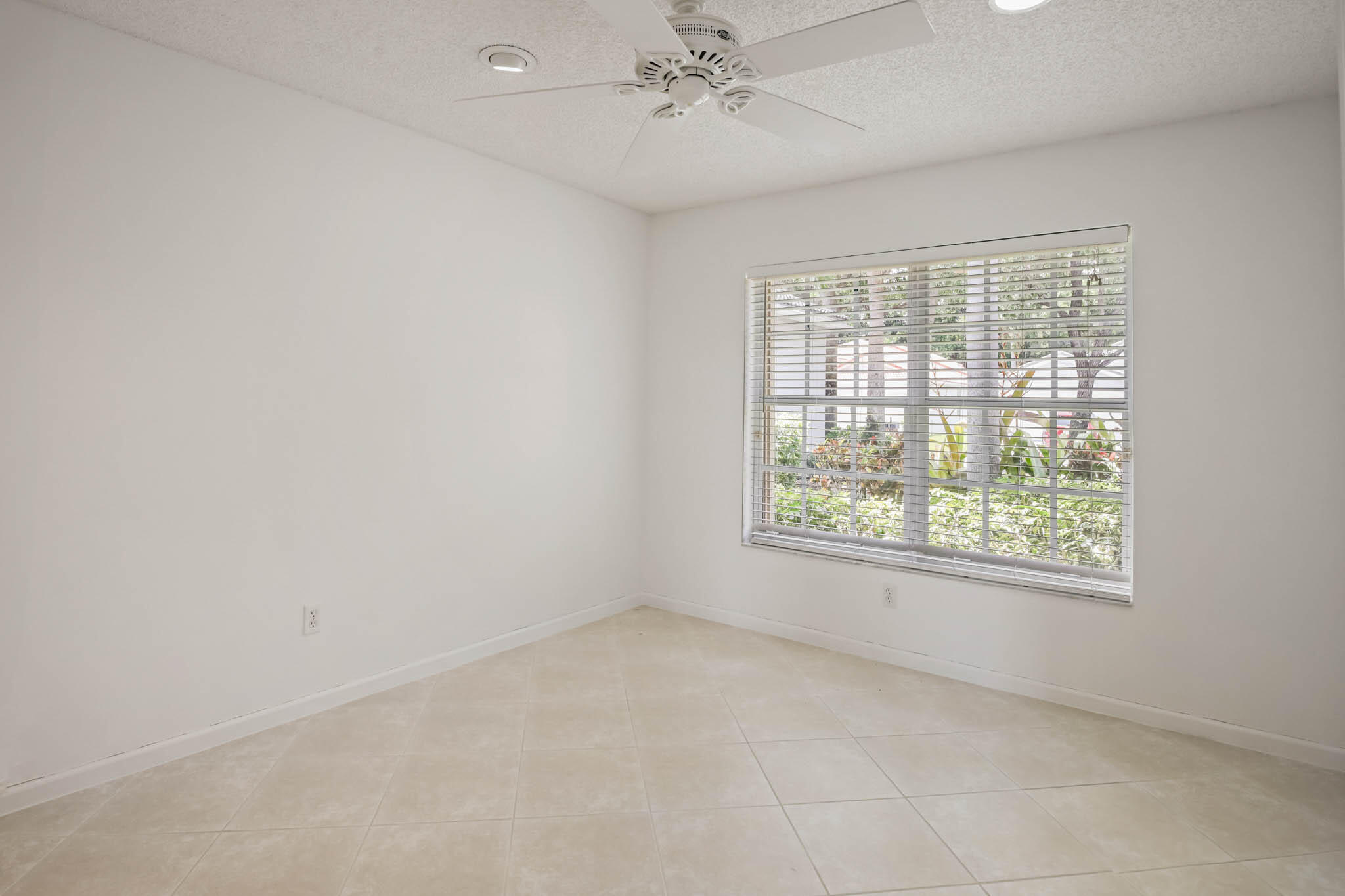 VALENCIA ISLES 3 - Residential
