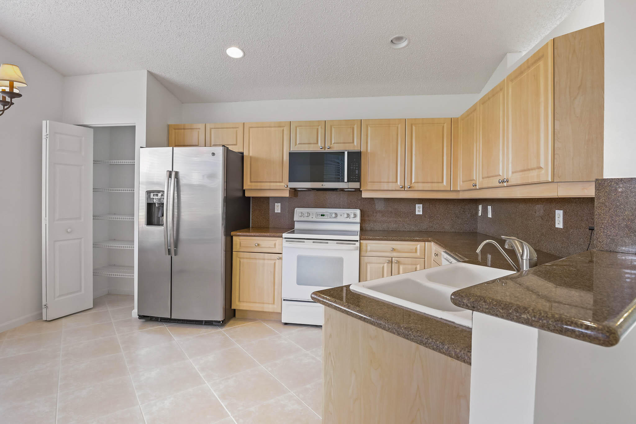 VALENCIA ISLES 3 - Residential
