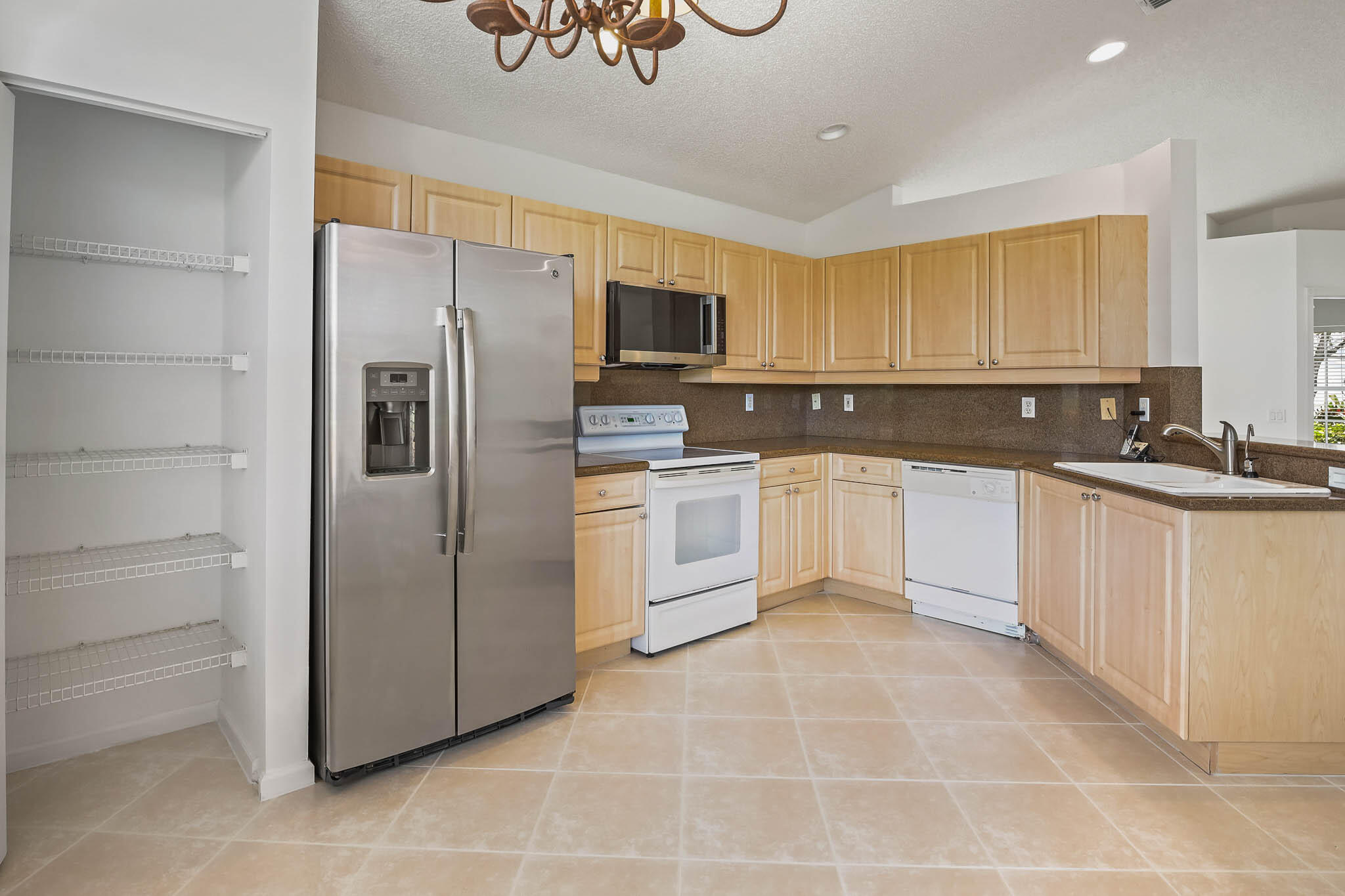 VALENCIA ISLES 3 - Residential