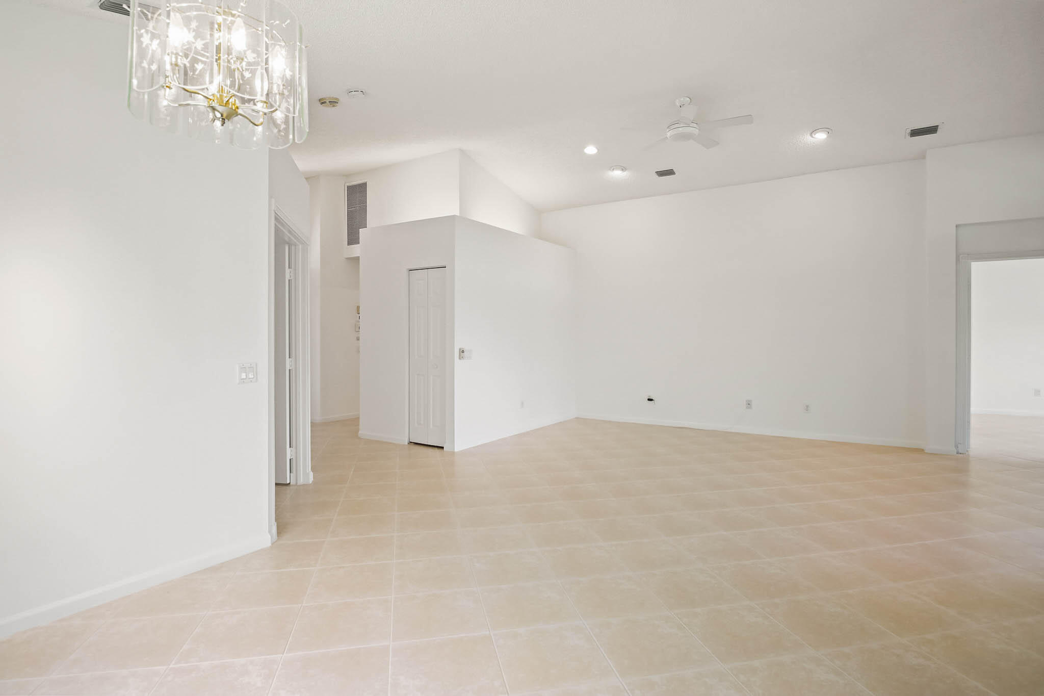VALENCIA ISLES 3 - Residential