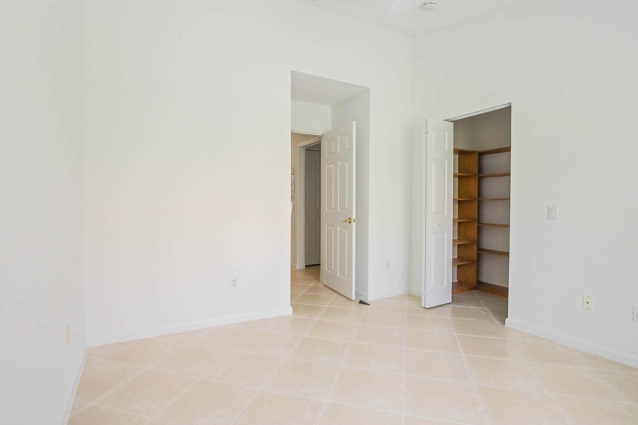 VALENCIA ISLES 3 - Residential