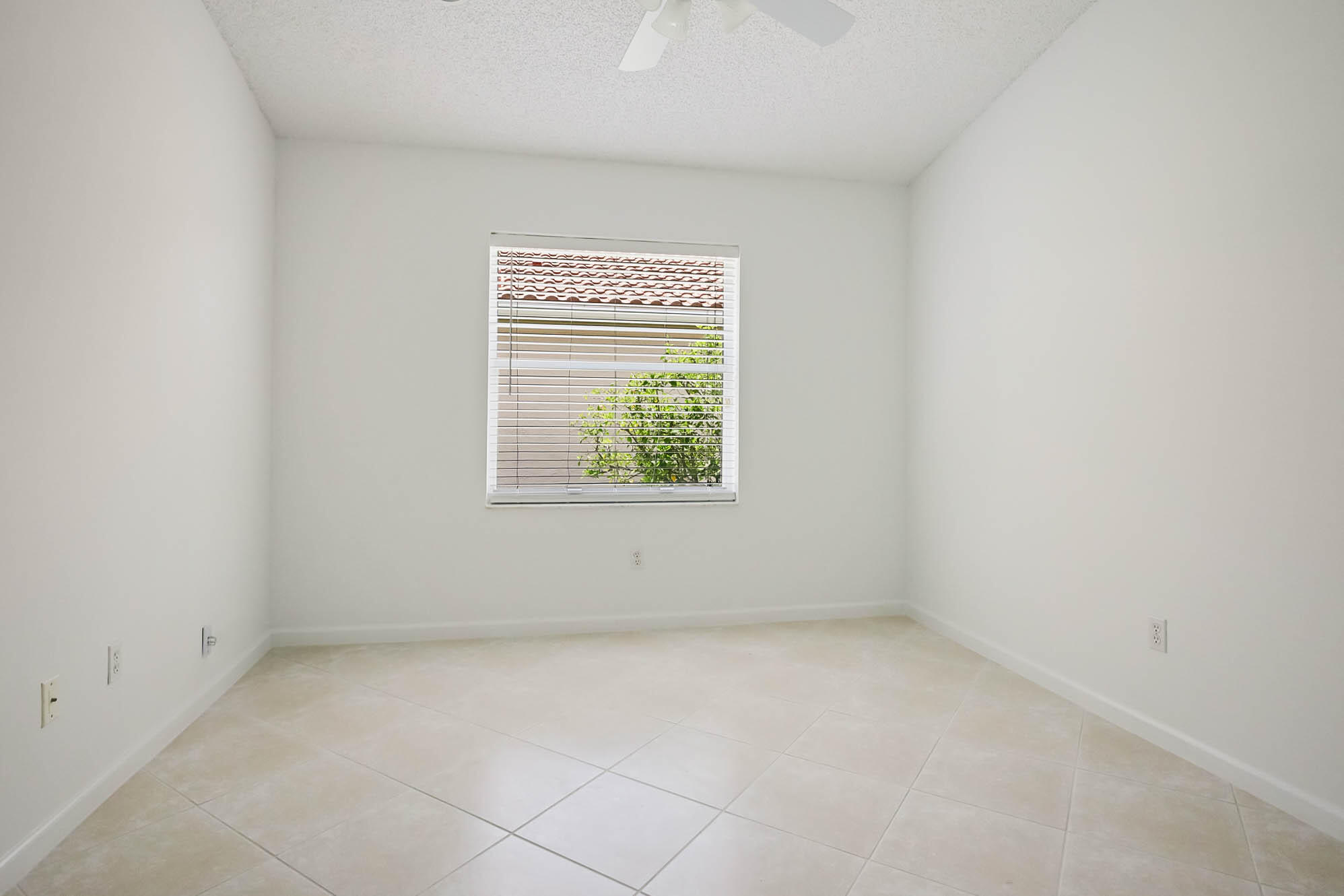 VALENCIA ISLES 3 - Residential