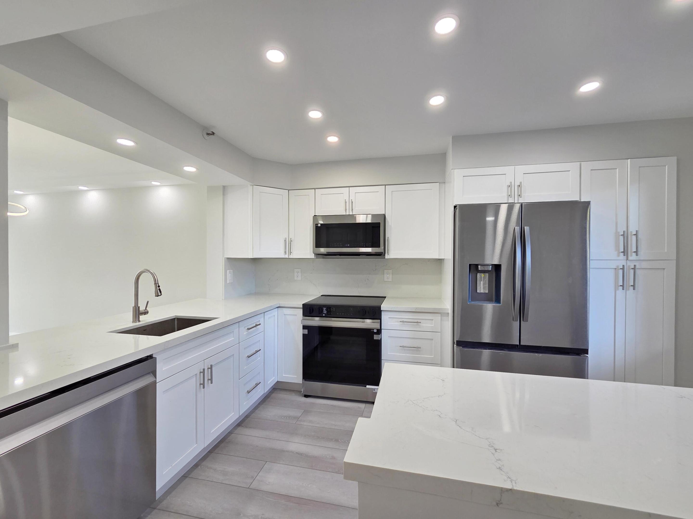 HUNTINGTON LAKES SEC THREE CONDOS - Residential