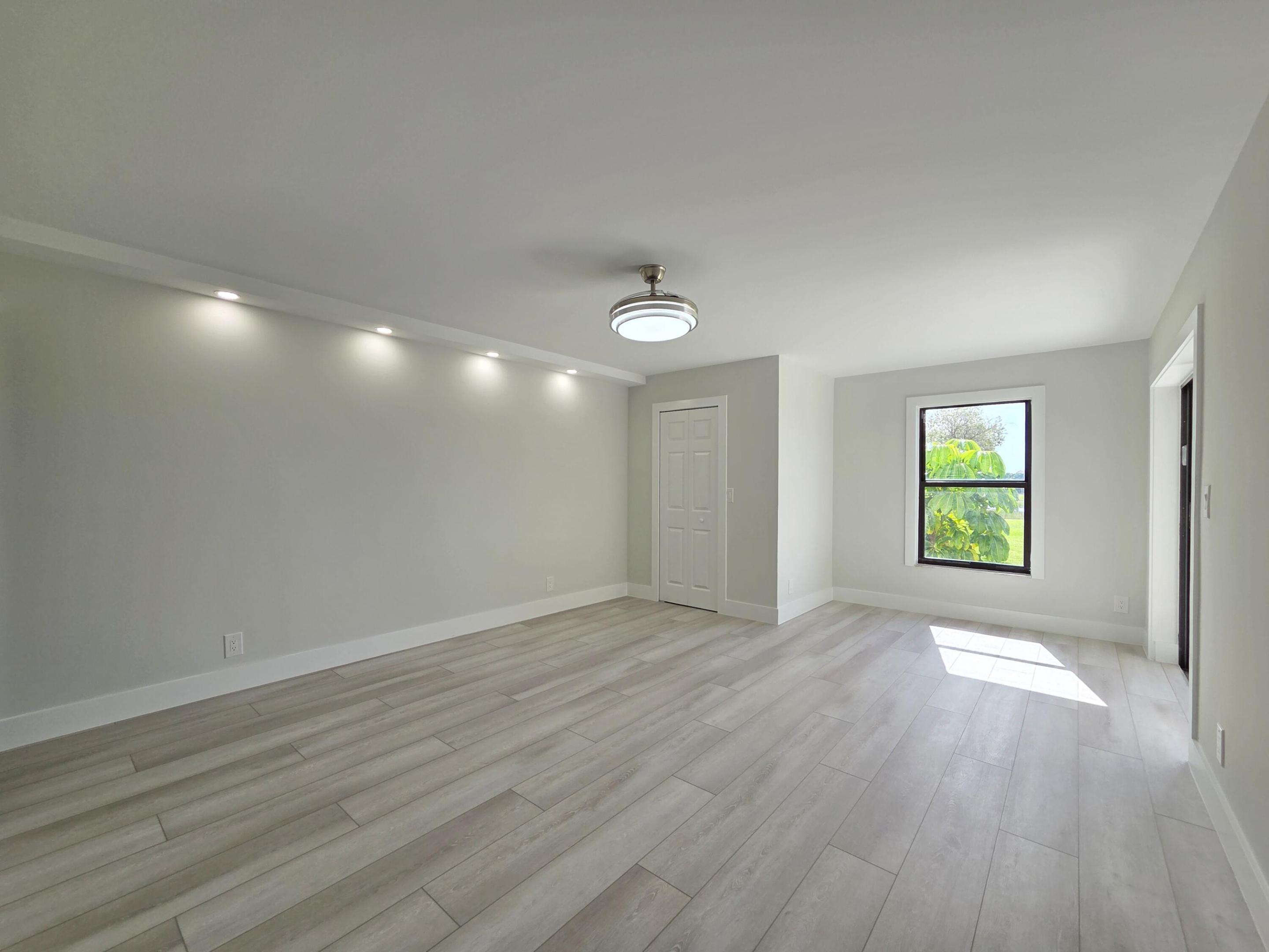 HUNTINGTON LAKES SEC THREE CONDOS - Residential