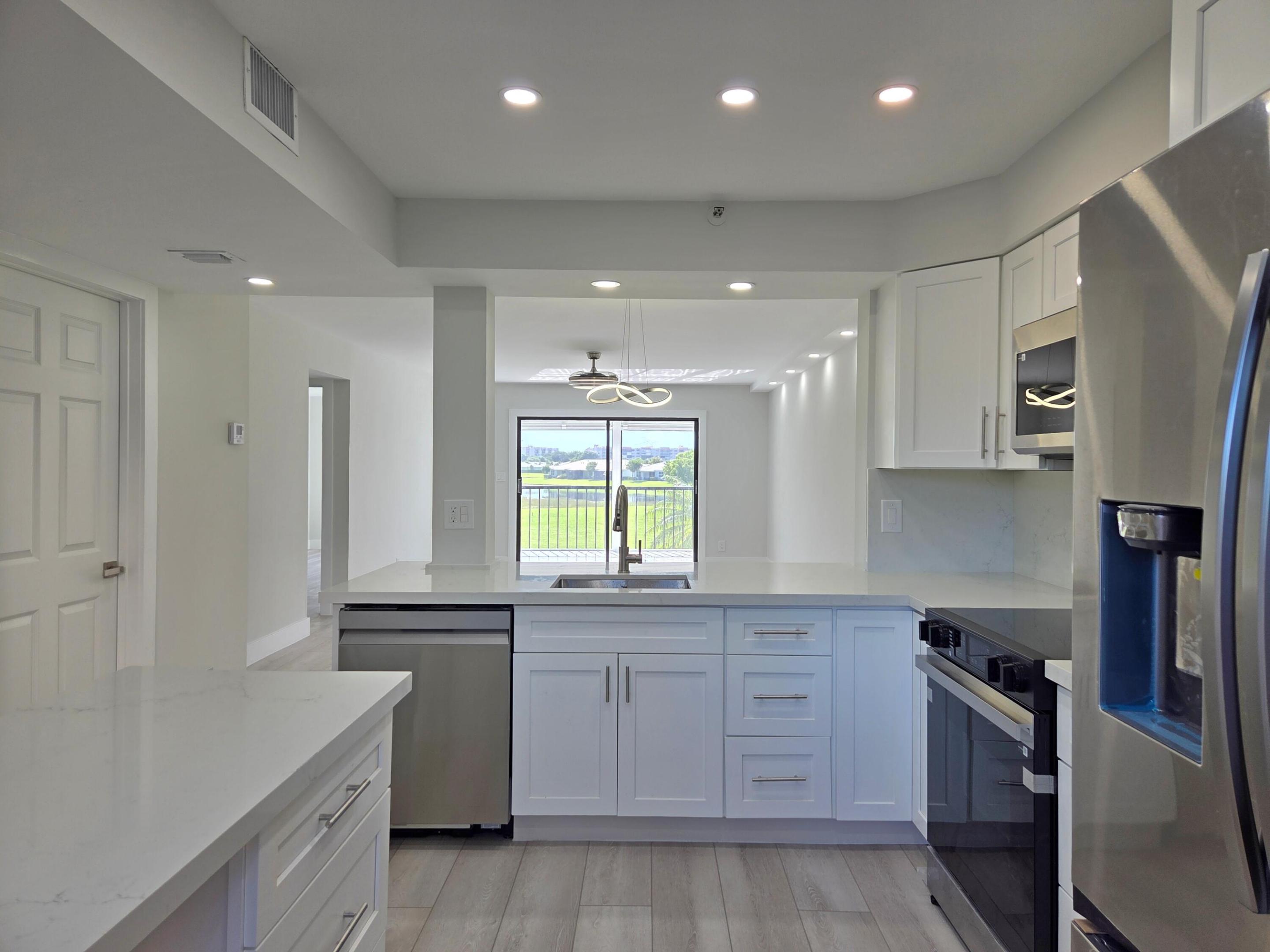 HUNTINGTON LAKES SEC THREE CONDOS - Residential