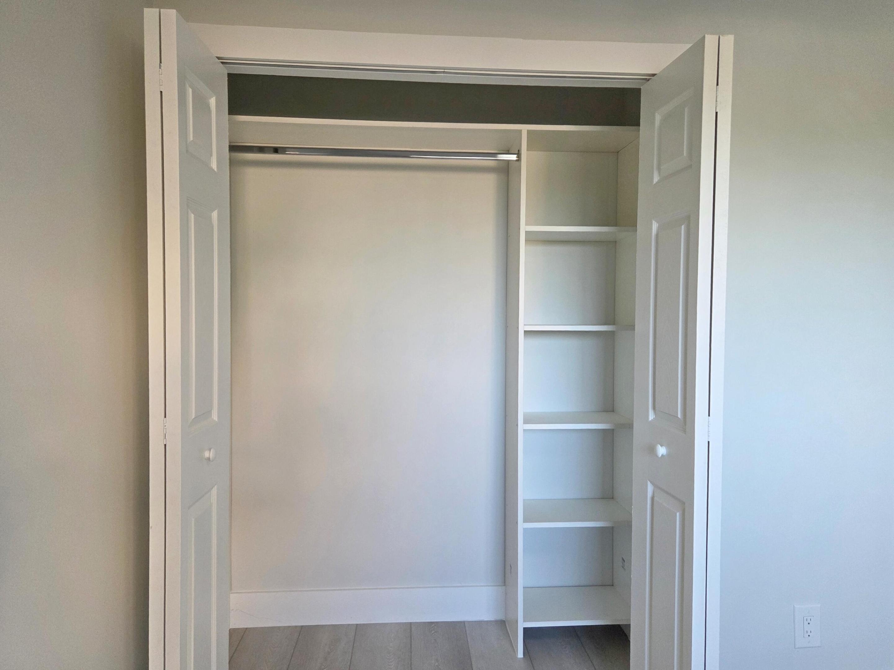 HUNTINGTON LAKES SEC THREE CONDOS - Residential