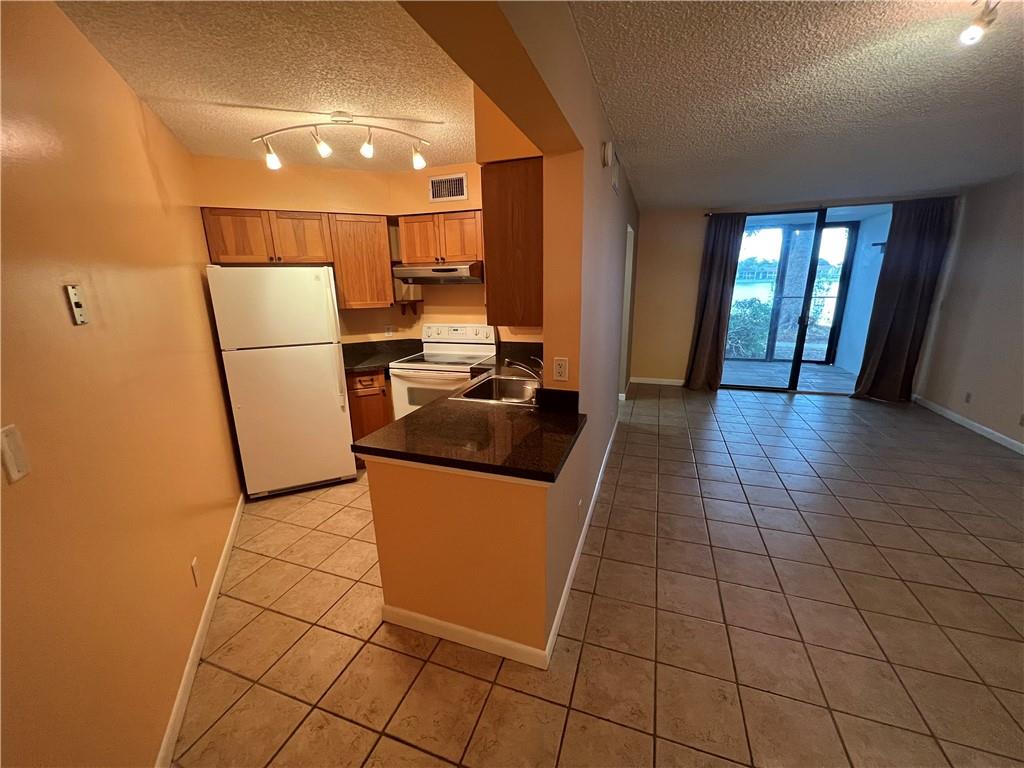 LAKE POINTE 7 CONDO - Residential