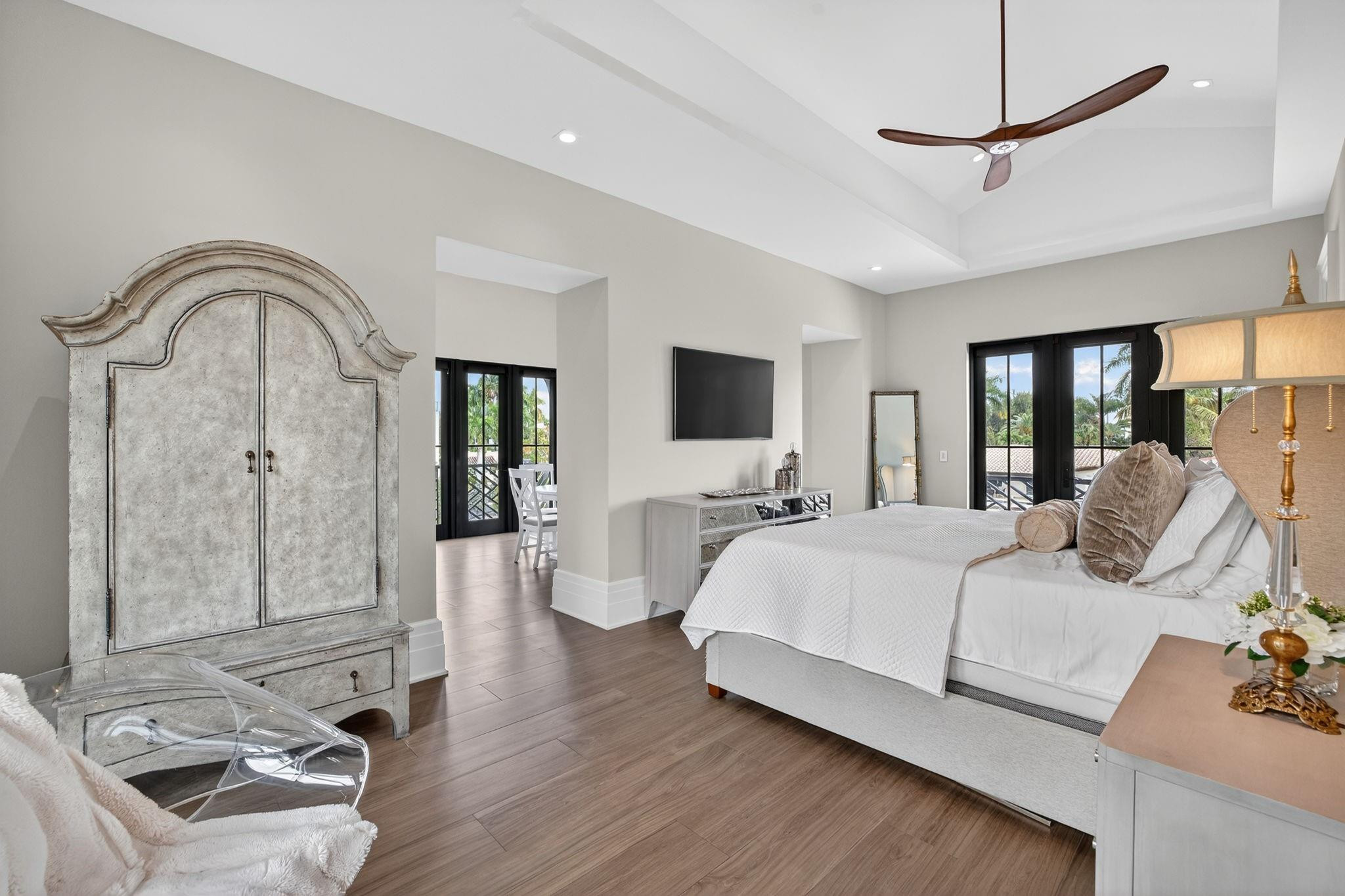 Venice 6-4 B - Residential