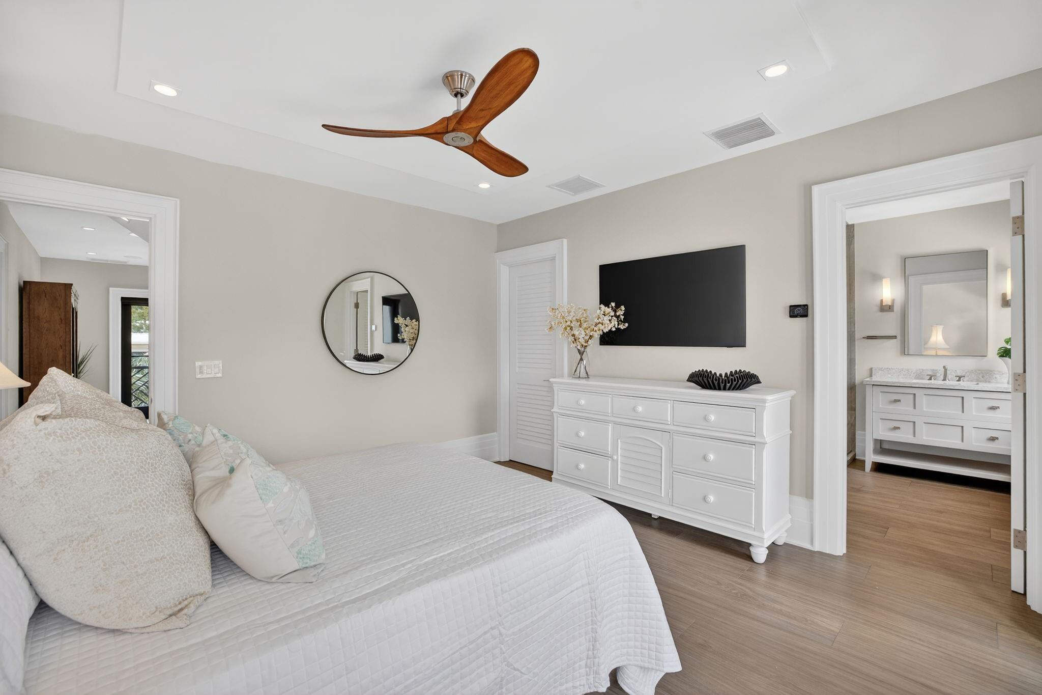 Venice 6-4 B - Residential