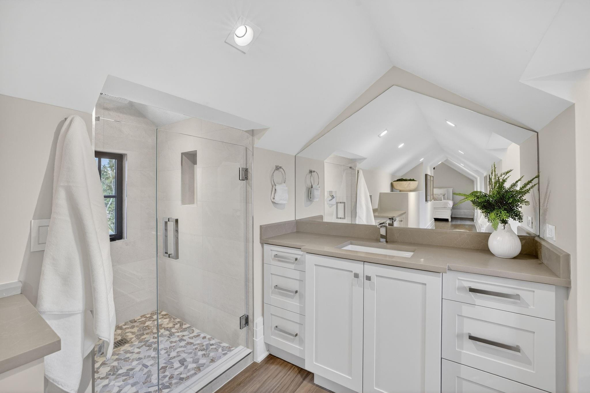 Venice 6-4 B - Residential
