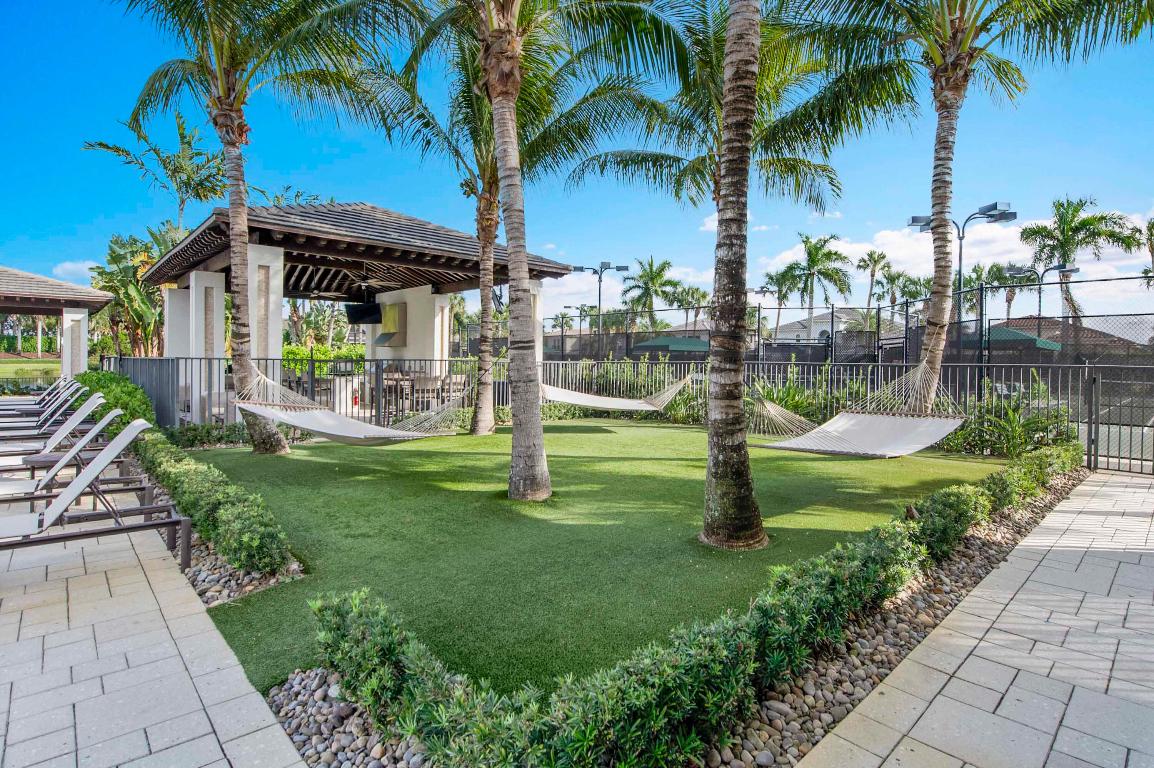 ROYAL PALM POLO - Residential