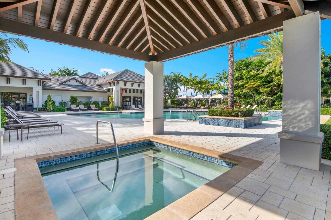ROYAL PALM POLO - Residential