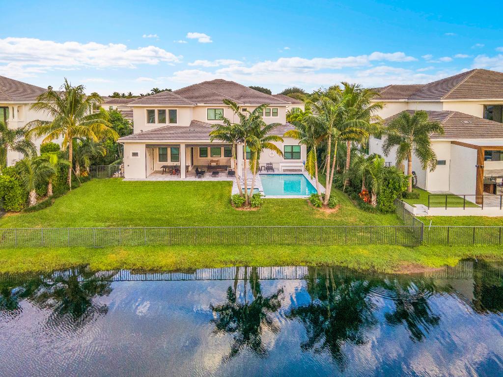 ROYAL PALM POLO - Residential