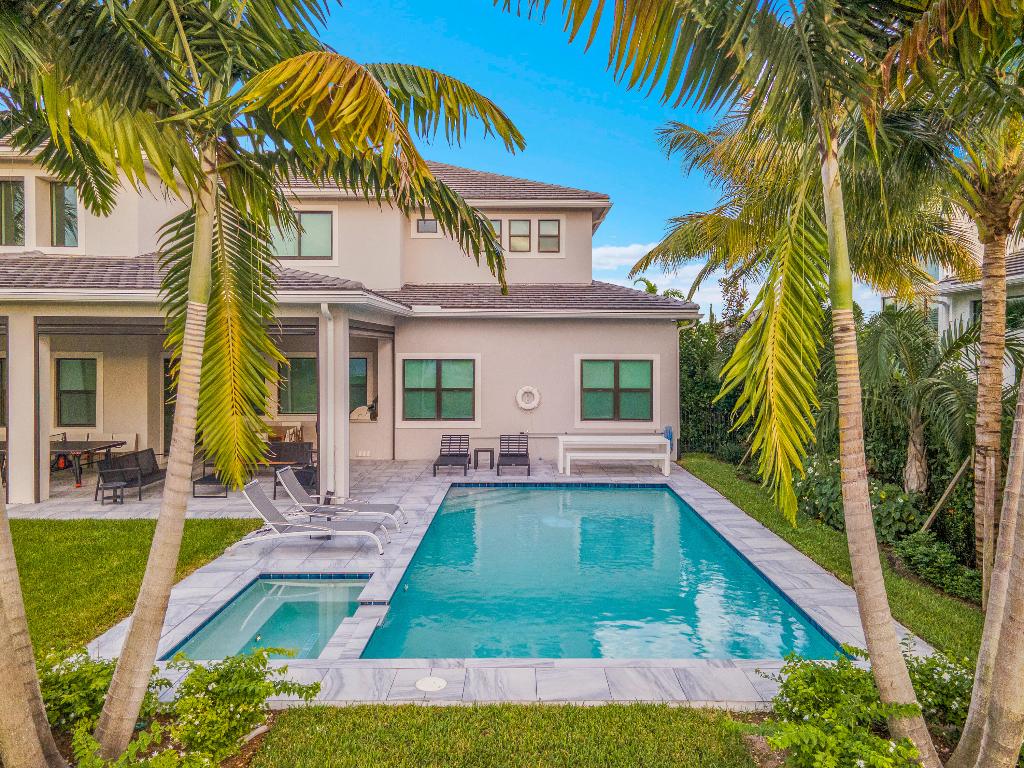 ROYAL PALM POLO - Residential