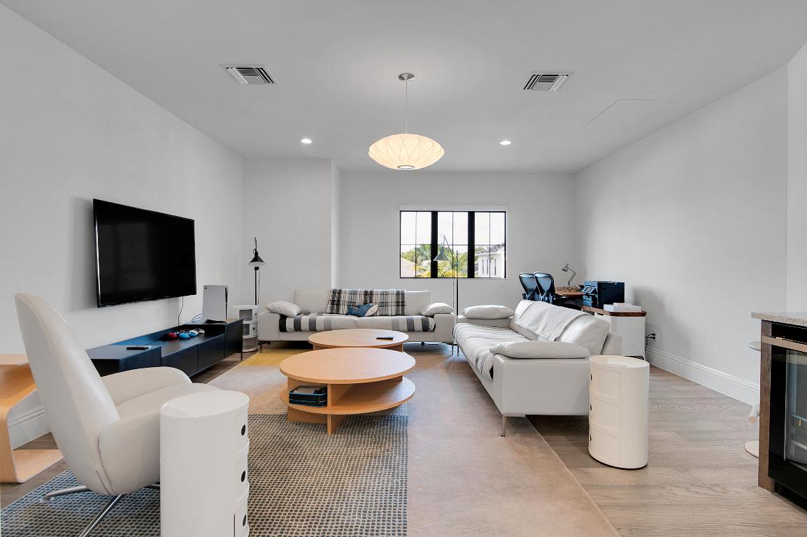 ROYAL PALM POLO - Residential