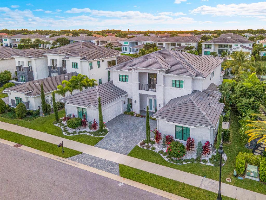 ROYAL PALM POLO - Residential