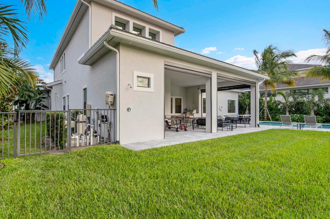 ROYAL PALM POLO - Residential