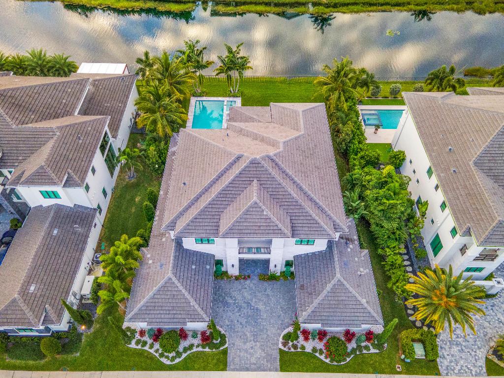 ROYAL PALM POLO - Residential