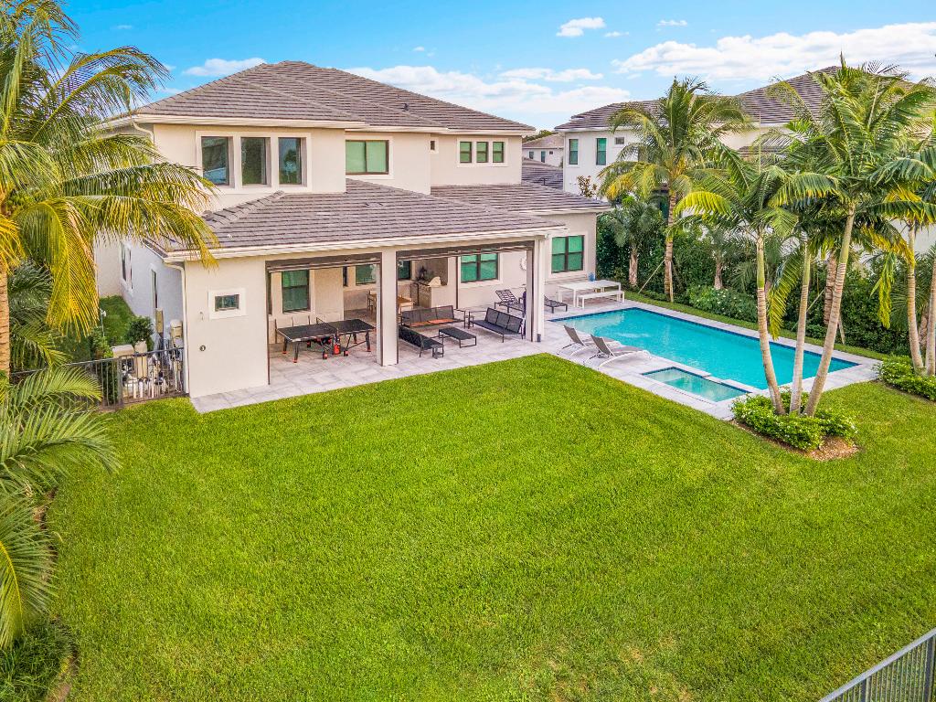 ROYAL PALM POLO - Residential