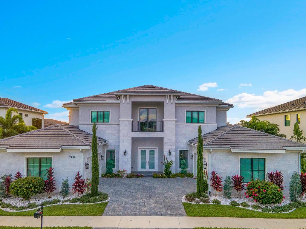 ROYAL PALM POLO - Residential