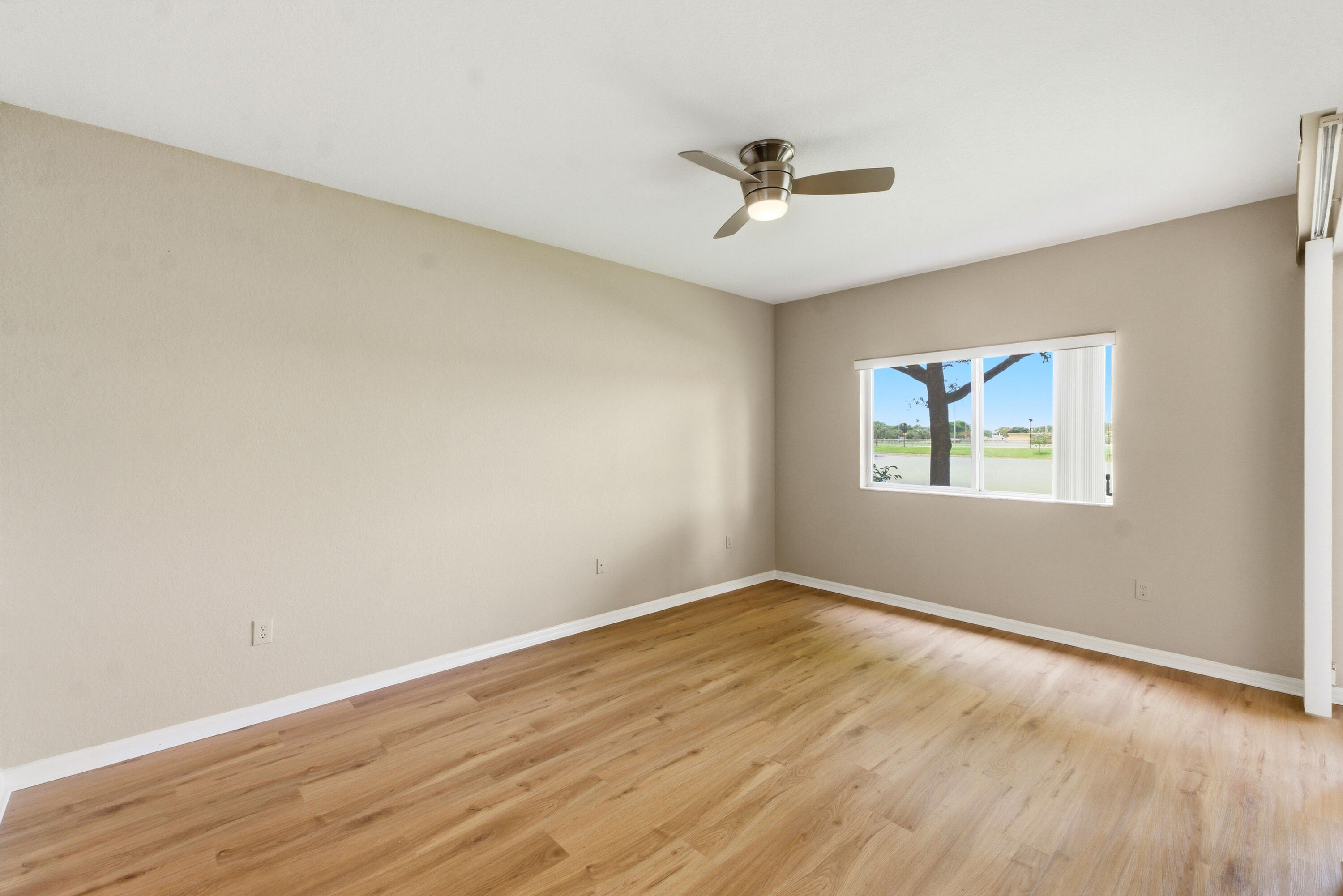 YARDLEY CONDOMINIUM E - Residential Lease