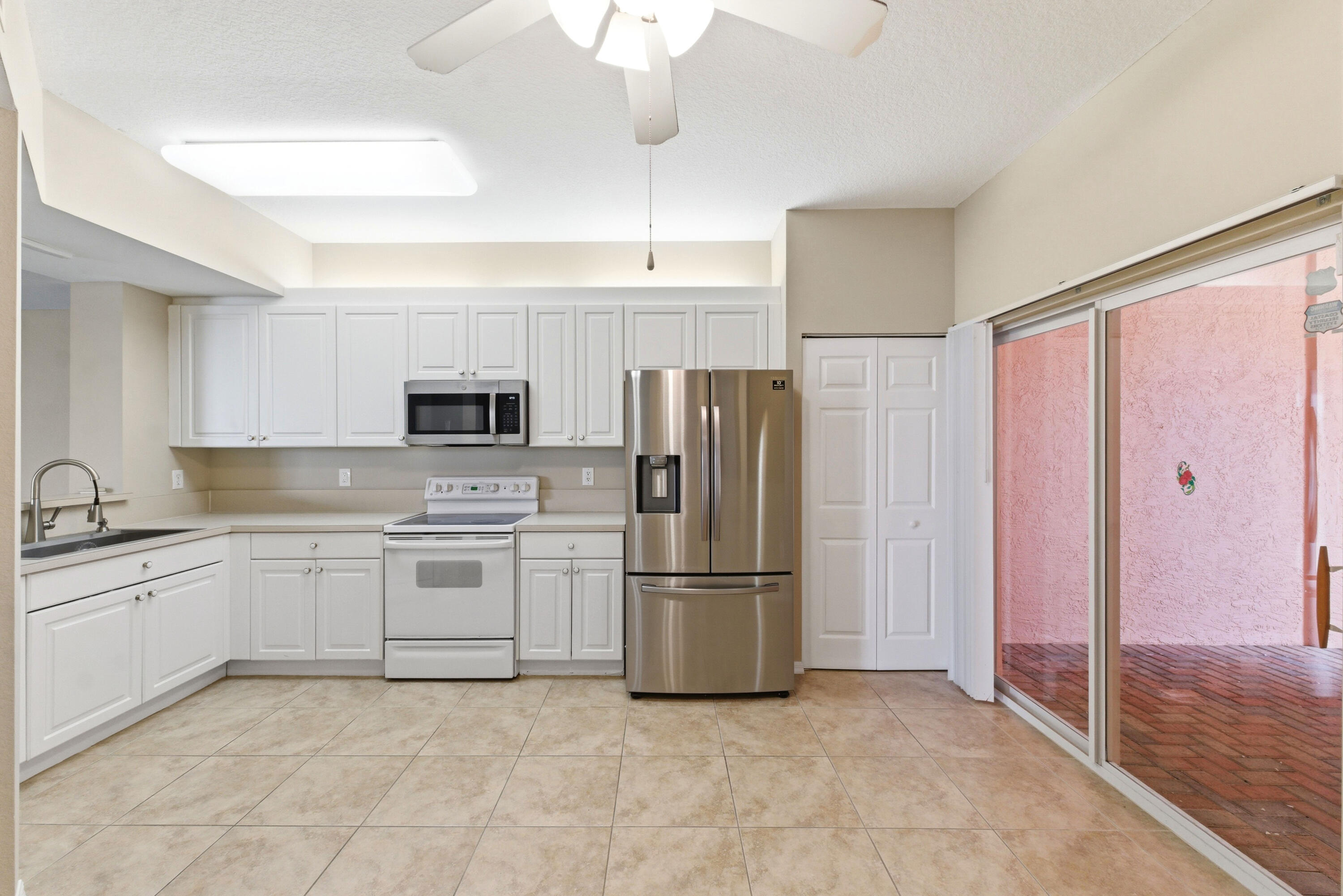 YARDLEY CONDOMINIUM E - Residential Lease