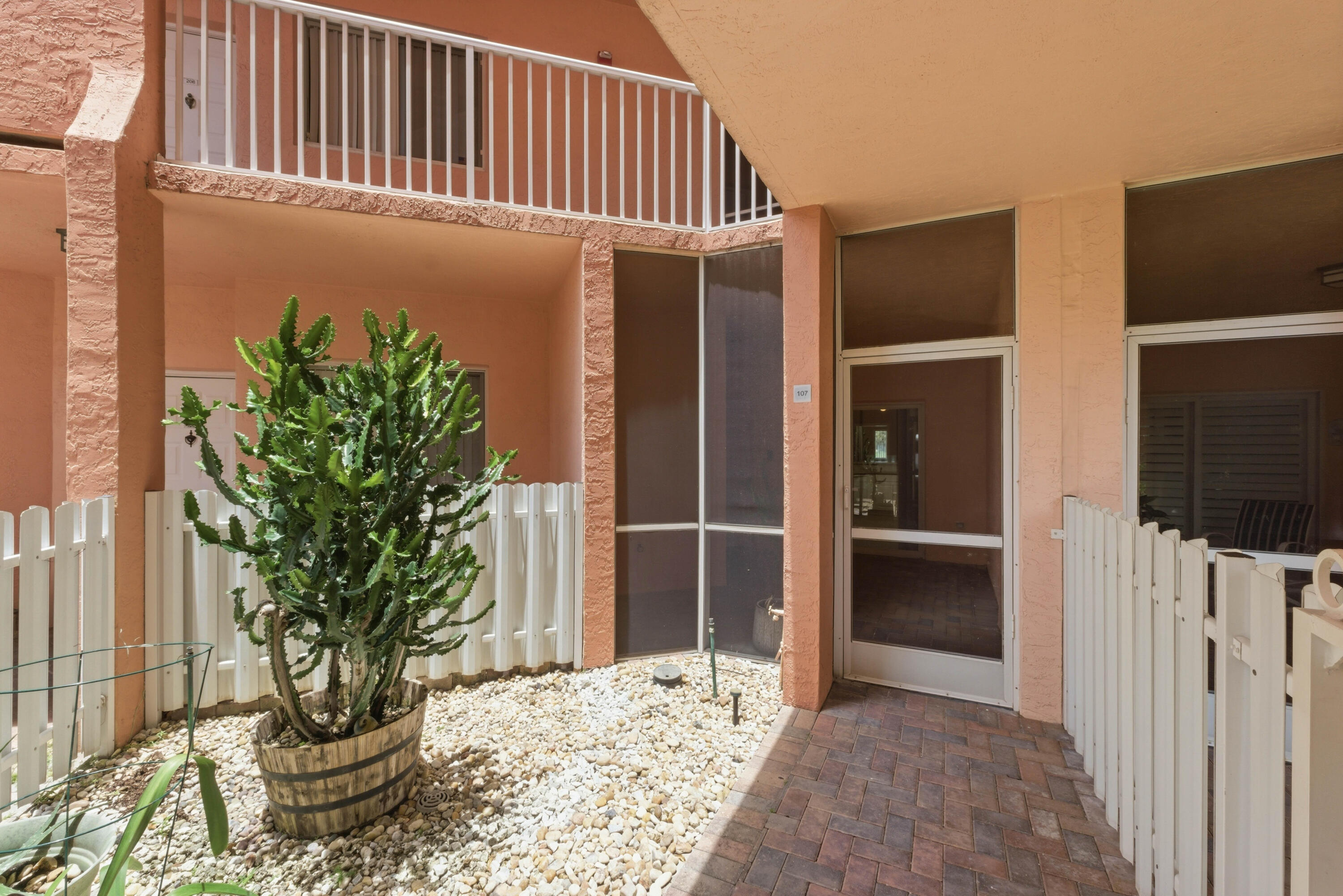 YARDLEY CONDOMINIUM E - Residential Lease
