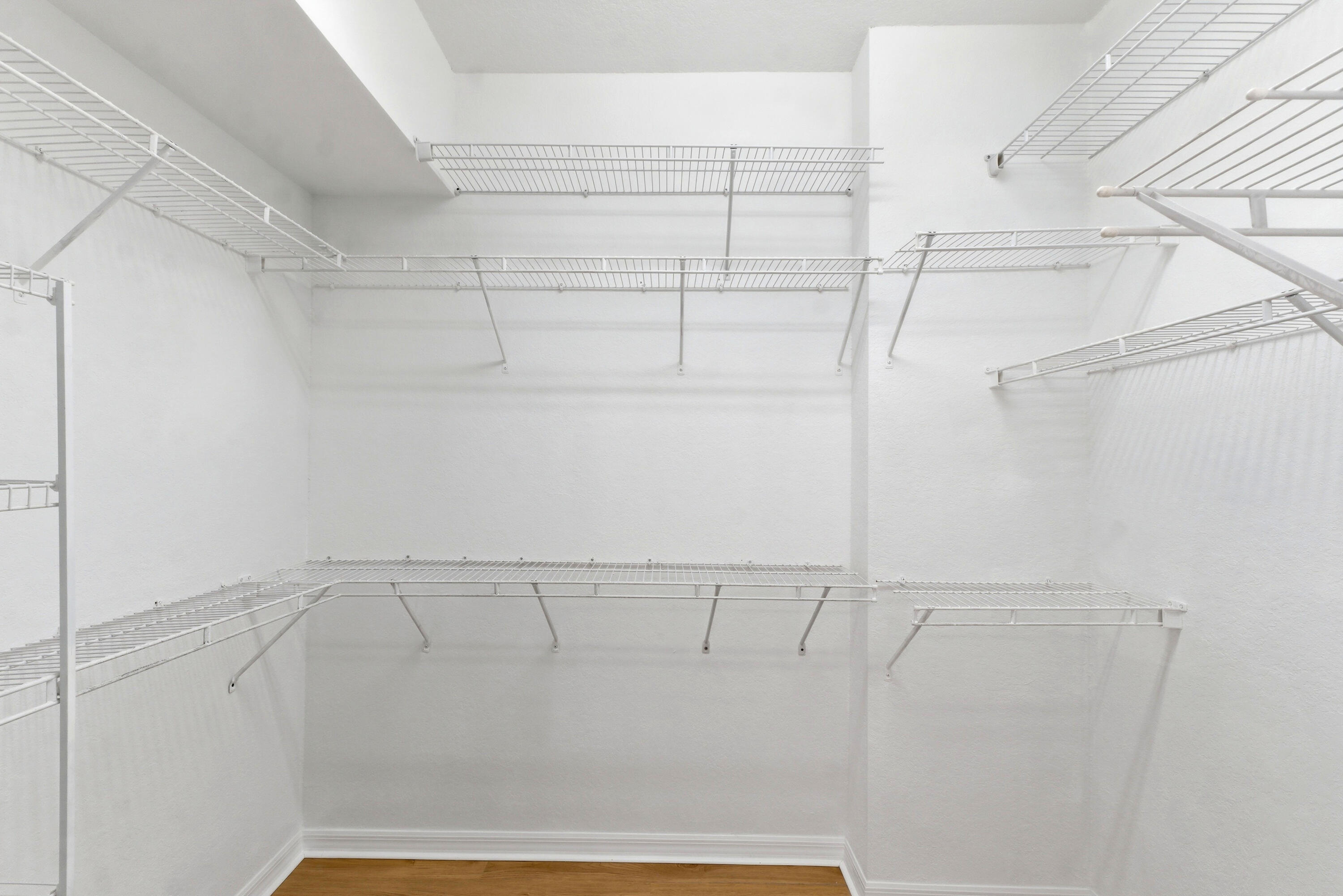 YARDLEY CONDOMINIUM E - Residential Lease