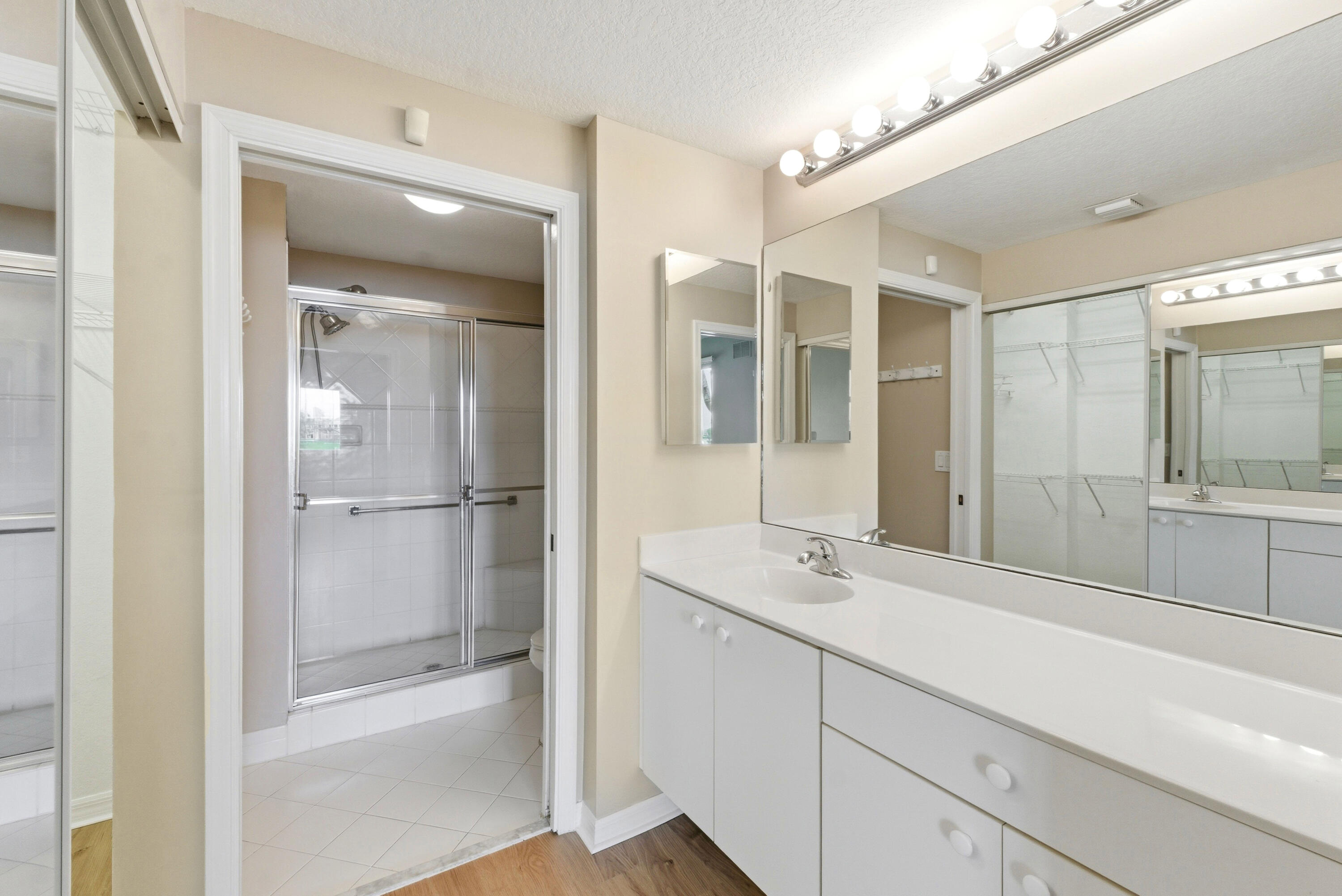 YARDLEY CONDOMINIUM E - Residential Lease