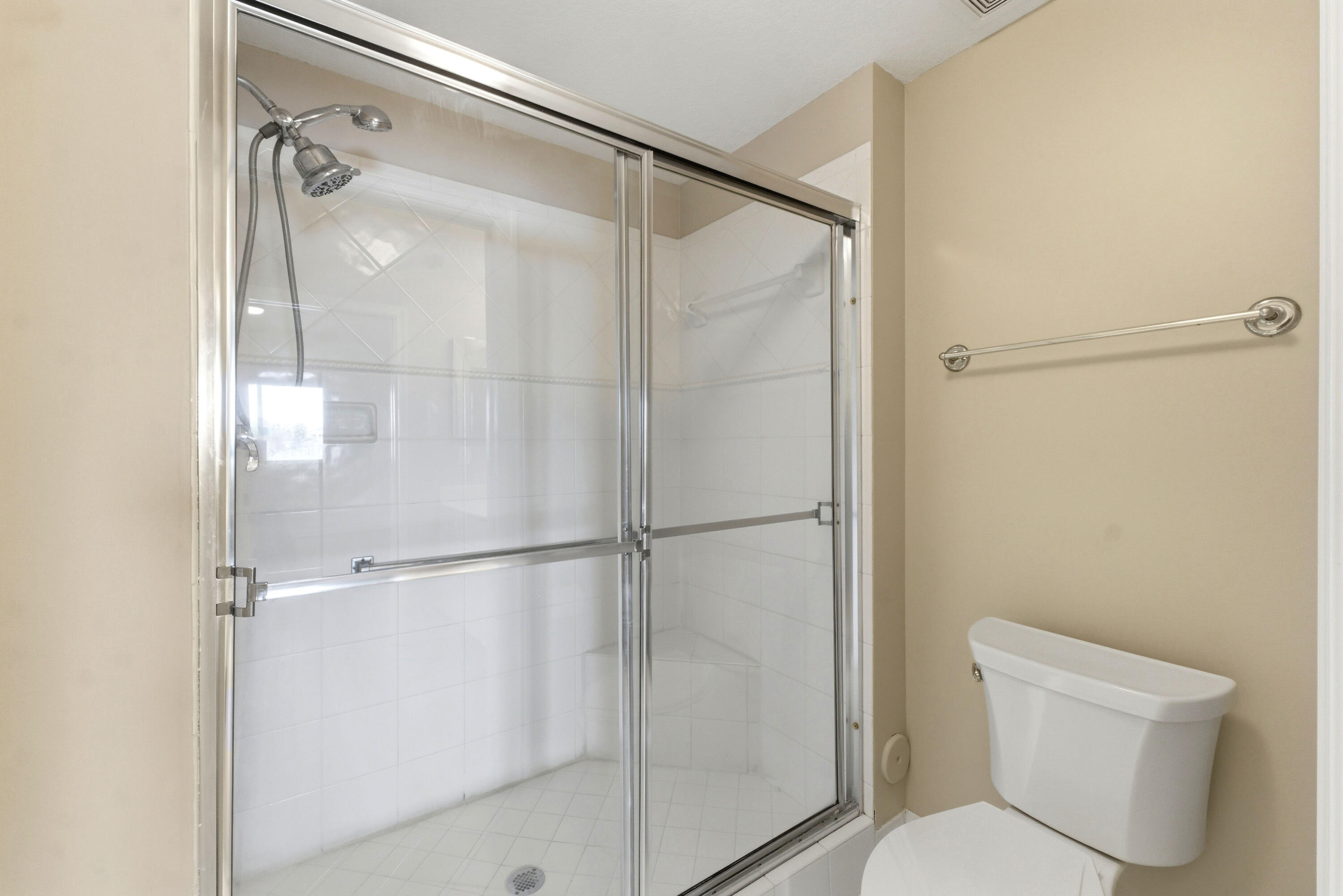 YARDLEY CONDOMINIUM E - Residential Lease